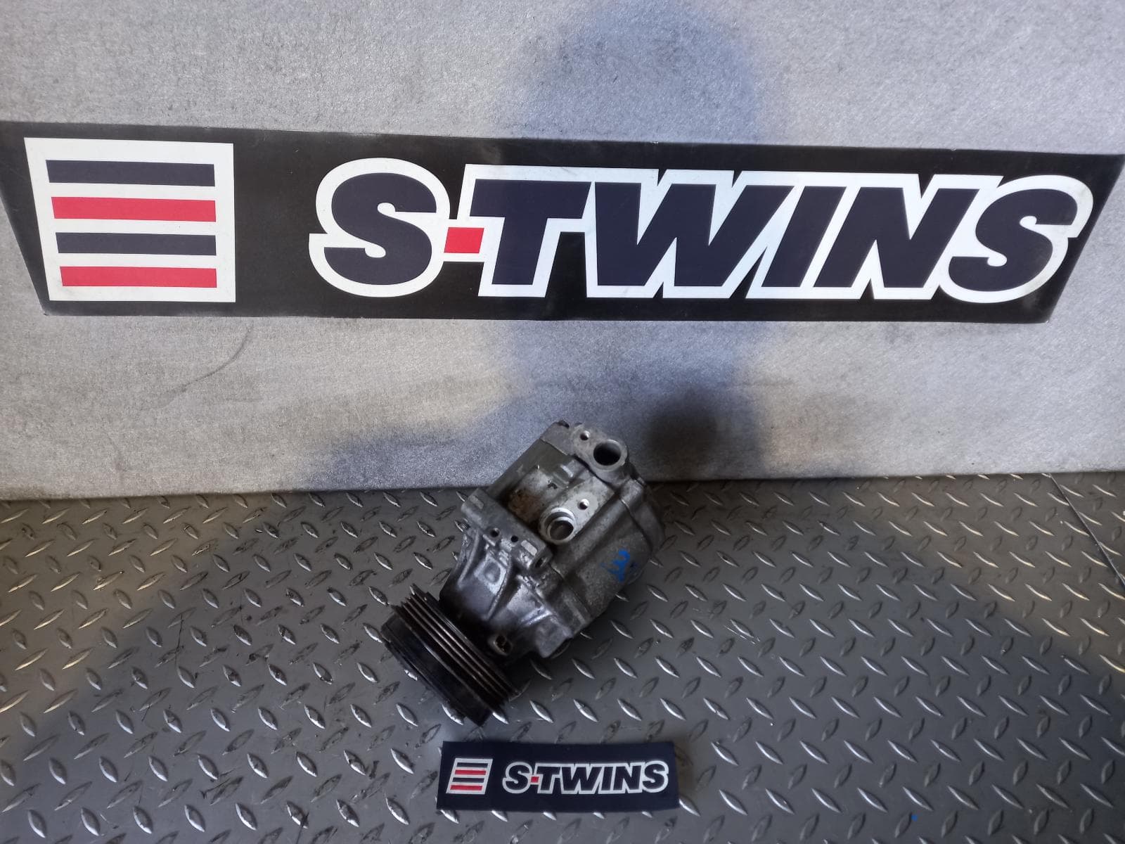 Used auto part listing image: 2004 SUBARU LIBERTY A C COMPRESSOR 4TH GEN, 2.0, EJ20, DENSO SCSA08C, 09/03-08/09 0000128524