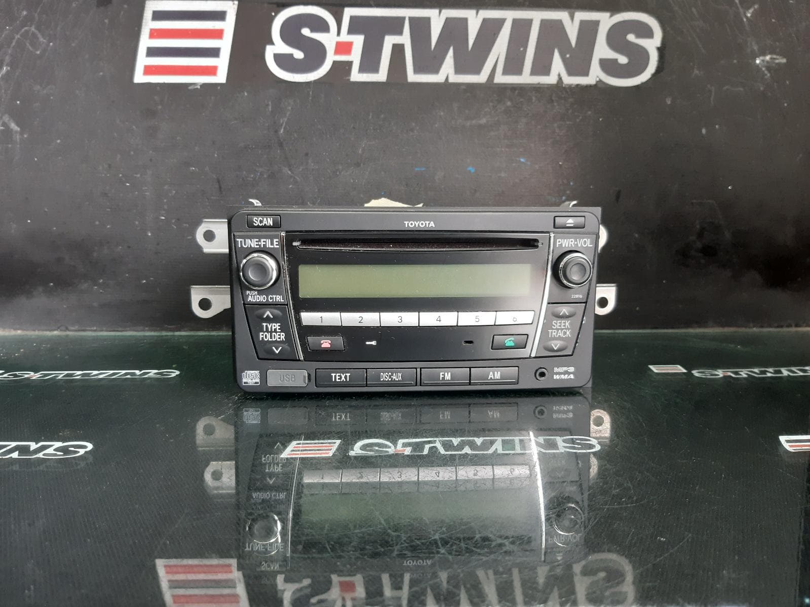 Used auto part listing image: 2011 TOYOTA COROLLA RADIO/CD PLAYER, ZRE152/153R, GREY BUTTON, 03/07-10/13 0000367973