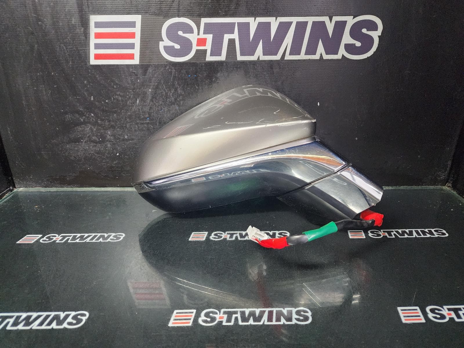 Used auto part listing image: 2020 LEXUS RX SERIES RIGHT DOOR MIRROR AL20, COLOUR CODED, NON CAMERA TYPE, 09/15- 0000256351