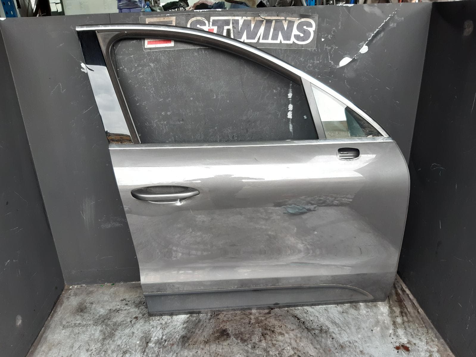 Used auto part listing image: 2016 PORSCHE MACAN RIGHT FRONT DOOR 95B, 06/14- 0000369054