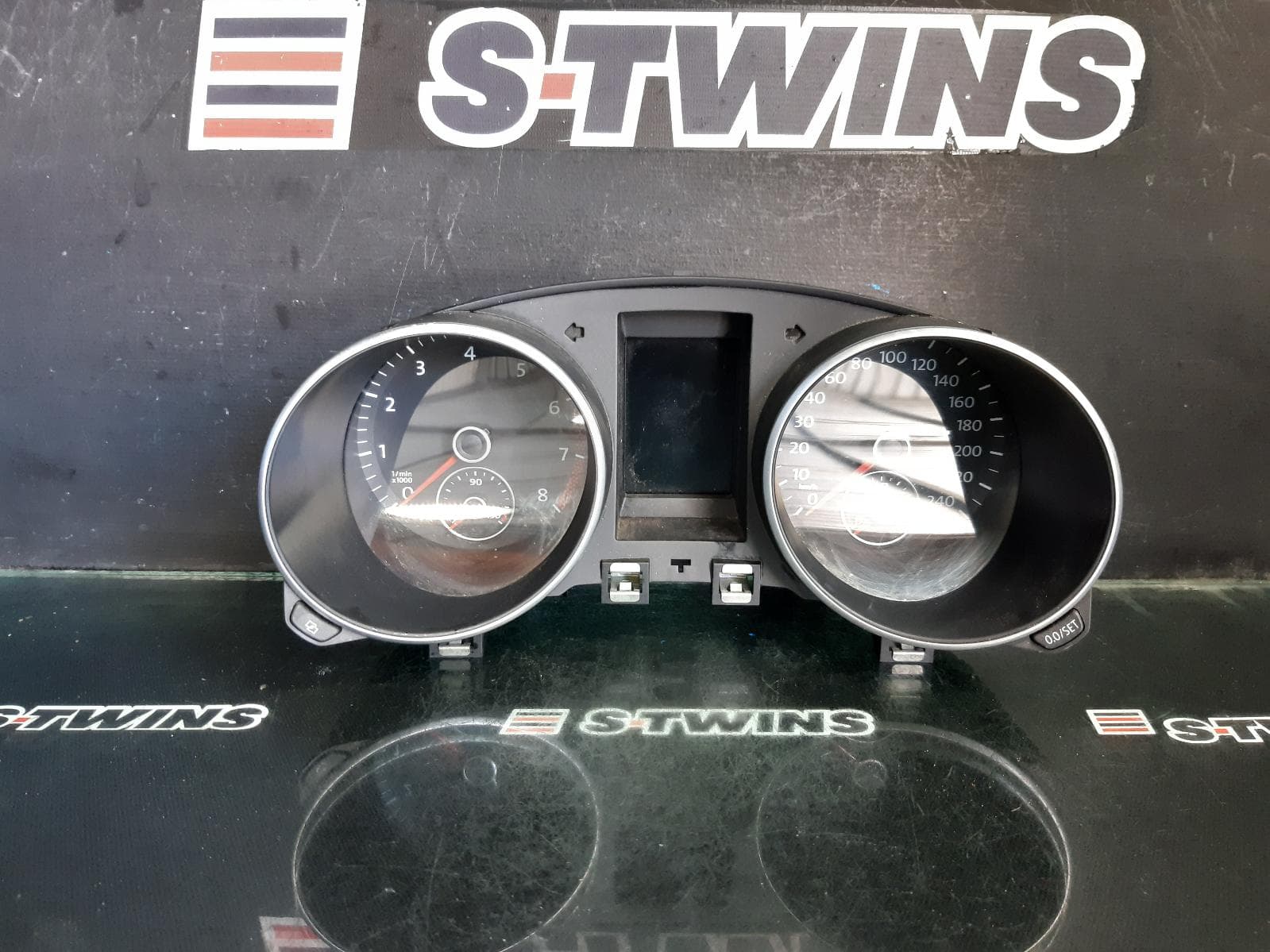 Used auto part listing image: 2011 VOLKSWAGEN GOLF INSTRUMENTCLUSTER INSTRUMENT CLUSTER, AUTO T/M, PETROL, TSI ENG, GEN 6, 10/08-01/16 0000370324