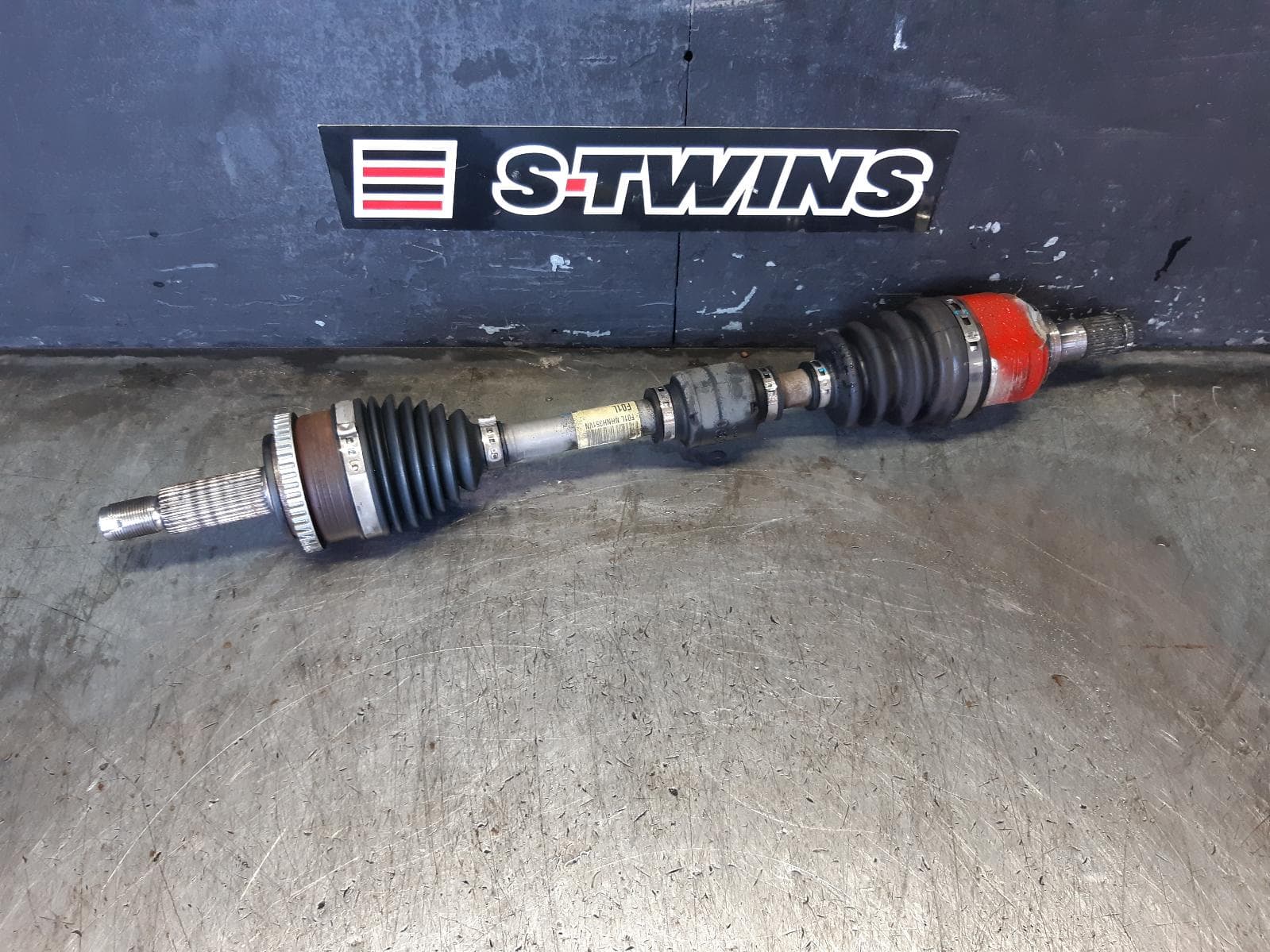 Used auto part listing image: 2015 HYUNDAI VELOSTER LEFT DRIVESHAFT AUTO T/M, NON TURBO, FS, 10/11-02/18 0000370767