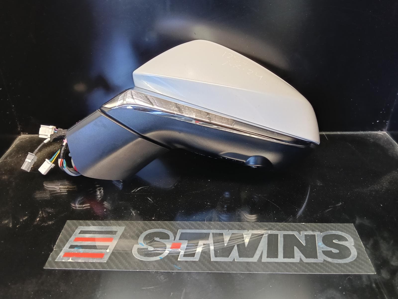 Used auto part listing image: 2024 LEXUS NX LEFT DOOR MIRROR AZ20, POWER FOLDING, HEATED, W/ BLIND SPOT ALERT, W/ AUTO DIMMING, COLOUR CODED TYPE, 11/21- 0000370455