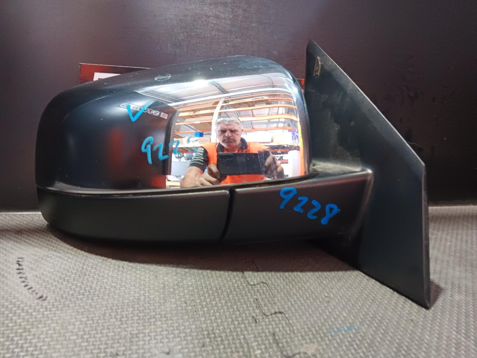 Used auto part listing image: 2019 MAZDA BT50 RIGHT DOOR MIRROR UP-UR, POWER, CHROME, W/ POWER FOLDING TYPE, 10/11-06/20 0000368189