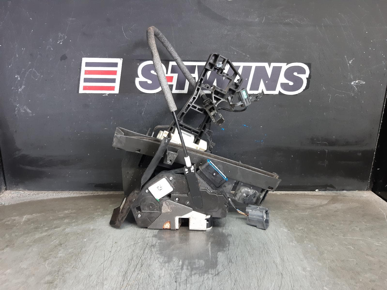 Used auto part listing image: 2017 FORD FOCUS DOOR BOOT GATE LOCK LEFT REAR DOOR LOCK, HATCH, RS/ST, LZ, 10/14-11/18 0000368346
