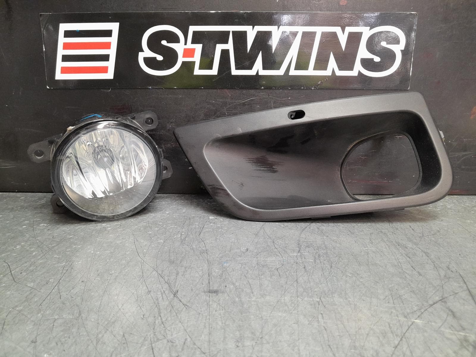 Used auto part listing image: 2022 PEUGEOT PARTNER RIGHT INDICATOR FOG SIDE K9, BUMPER FOGLAMP, W/ HALOGEN TYPE, 02/19-12/23 0000370658