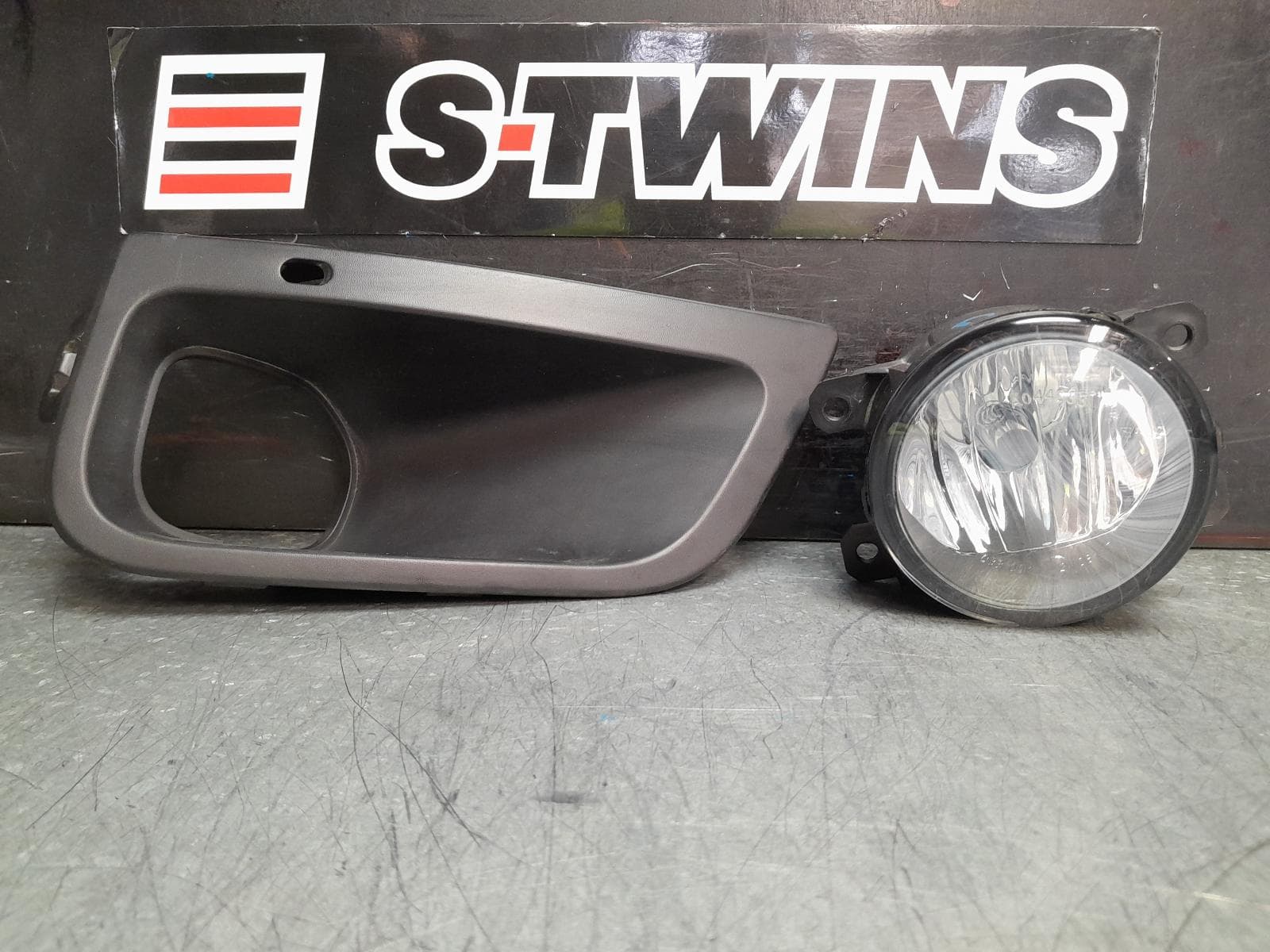 Used auto part listing image: 2022 PEUGEOT PARTNER RIGHT INDICATOR FOG SIDE K9, BUMPER FOGLAMP, W/ HALOGEN TYPE, 02/19-12/23 0000370659