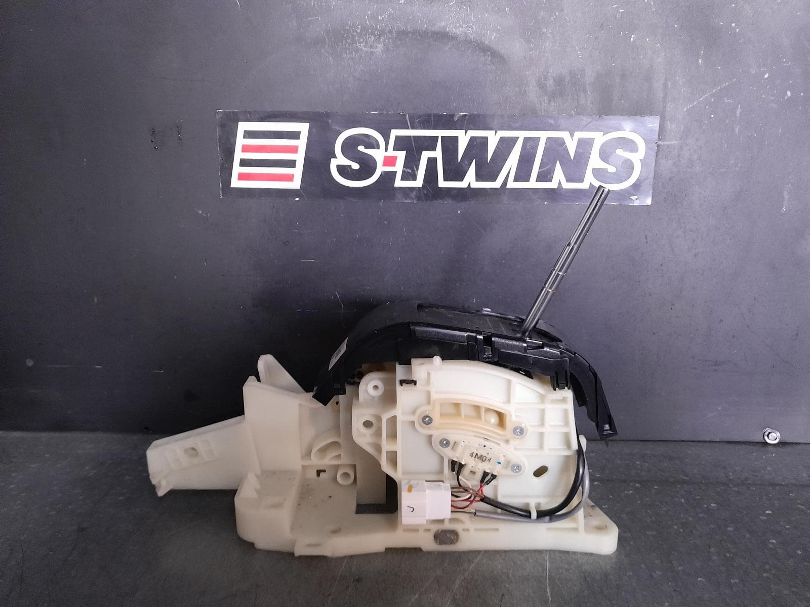 Used auto part listing image: 2015 HYUNDAI ACCENT GEAR STICK SHIFTER AUTO SHIFTER, 4 SPEED TYPE, RB, 05/11-12/19 0000341786