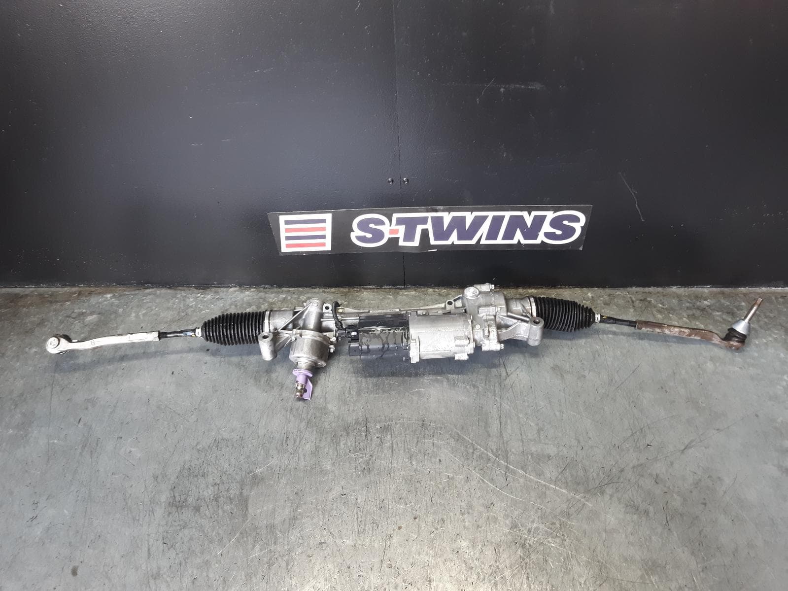 Used auto part listing image: 2014 MERCEDES C CLASS STEERING BOX RACK W205/S205, C220d/C250BD/C300/C300 HYBRID/C200BD/C350e, STANDARD TYPE, 08/14- 0000127776