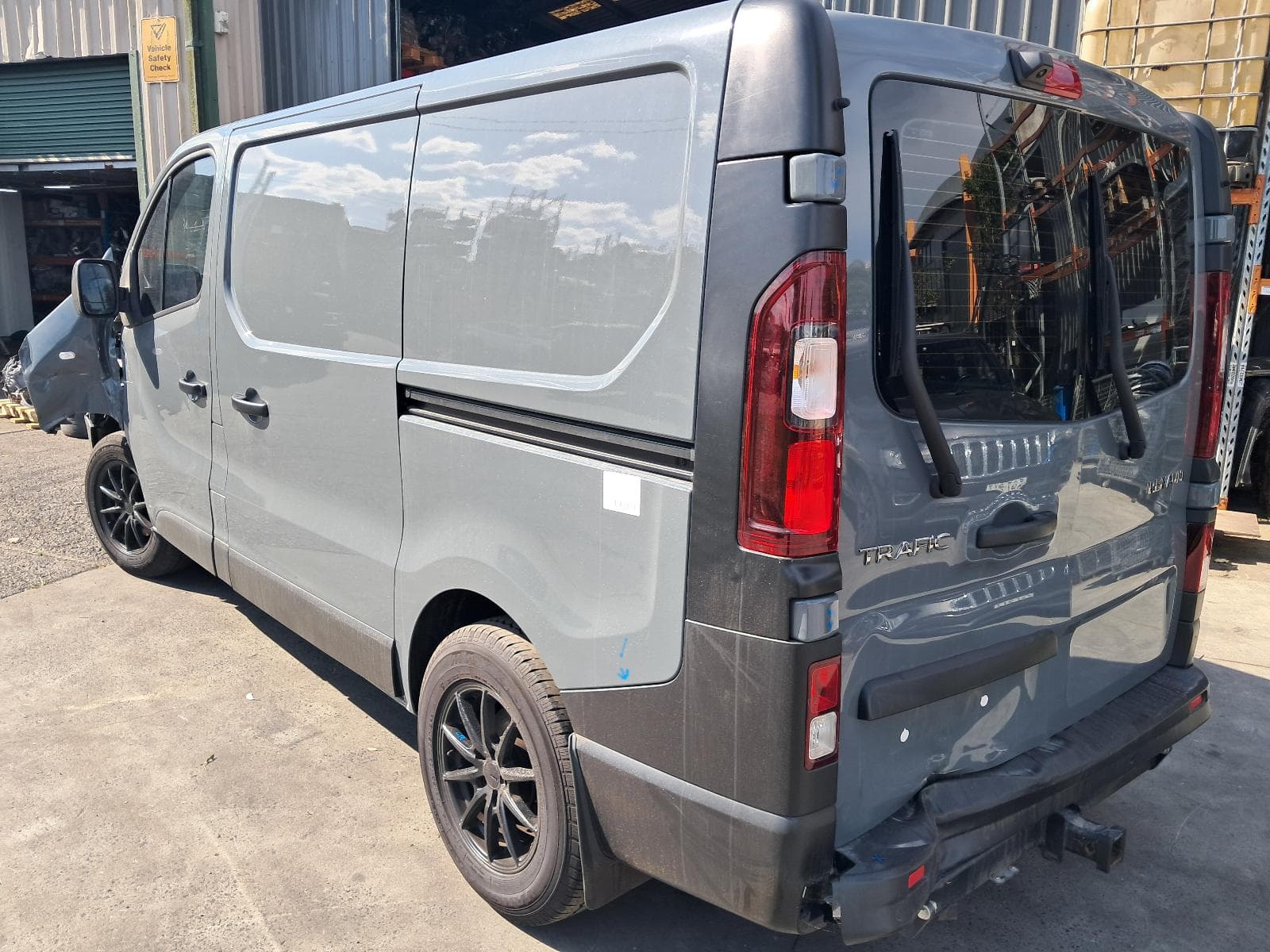 2021 RENAULT TRAFIC 4