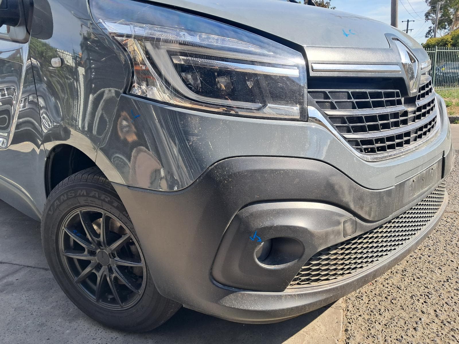 2021 RENAULT TRAFIC 8