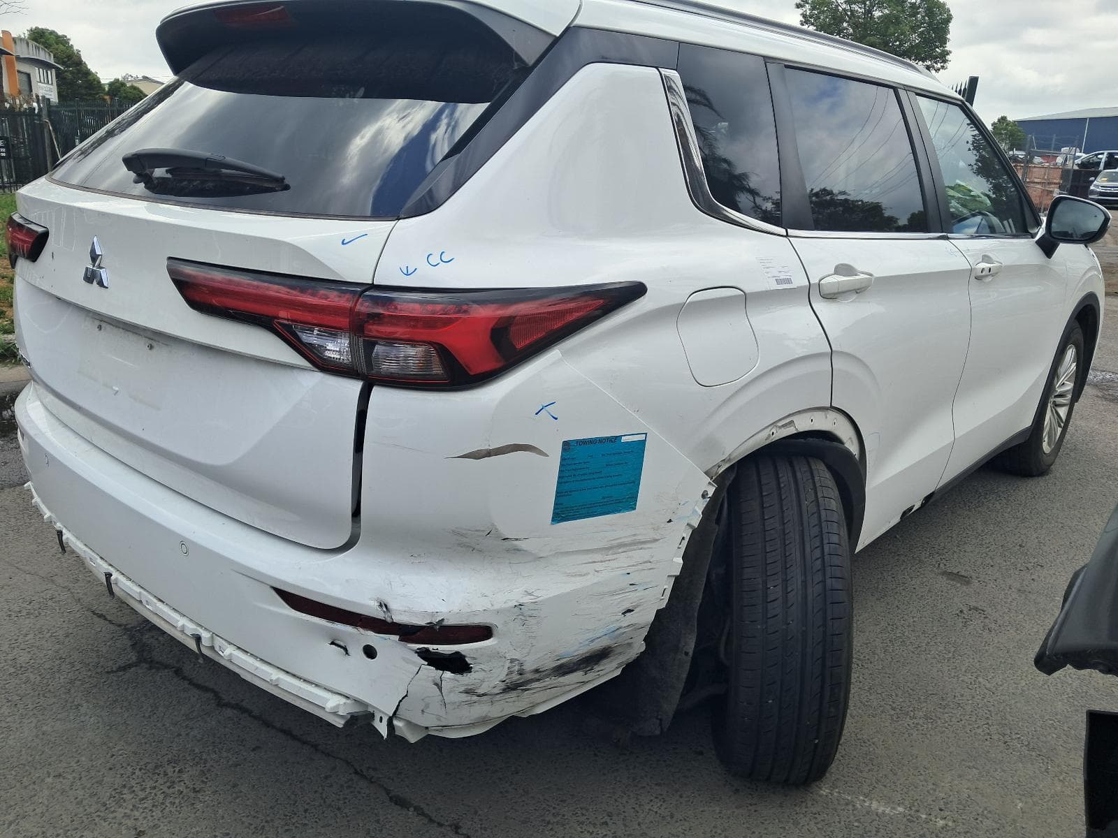 2022 MITSUBISHI OUTLANDER 4