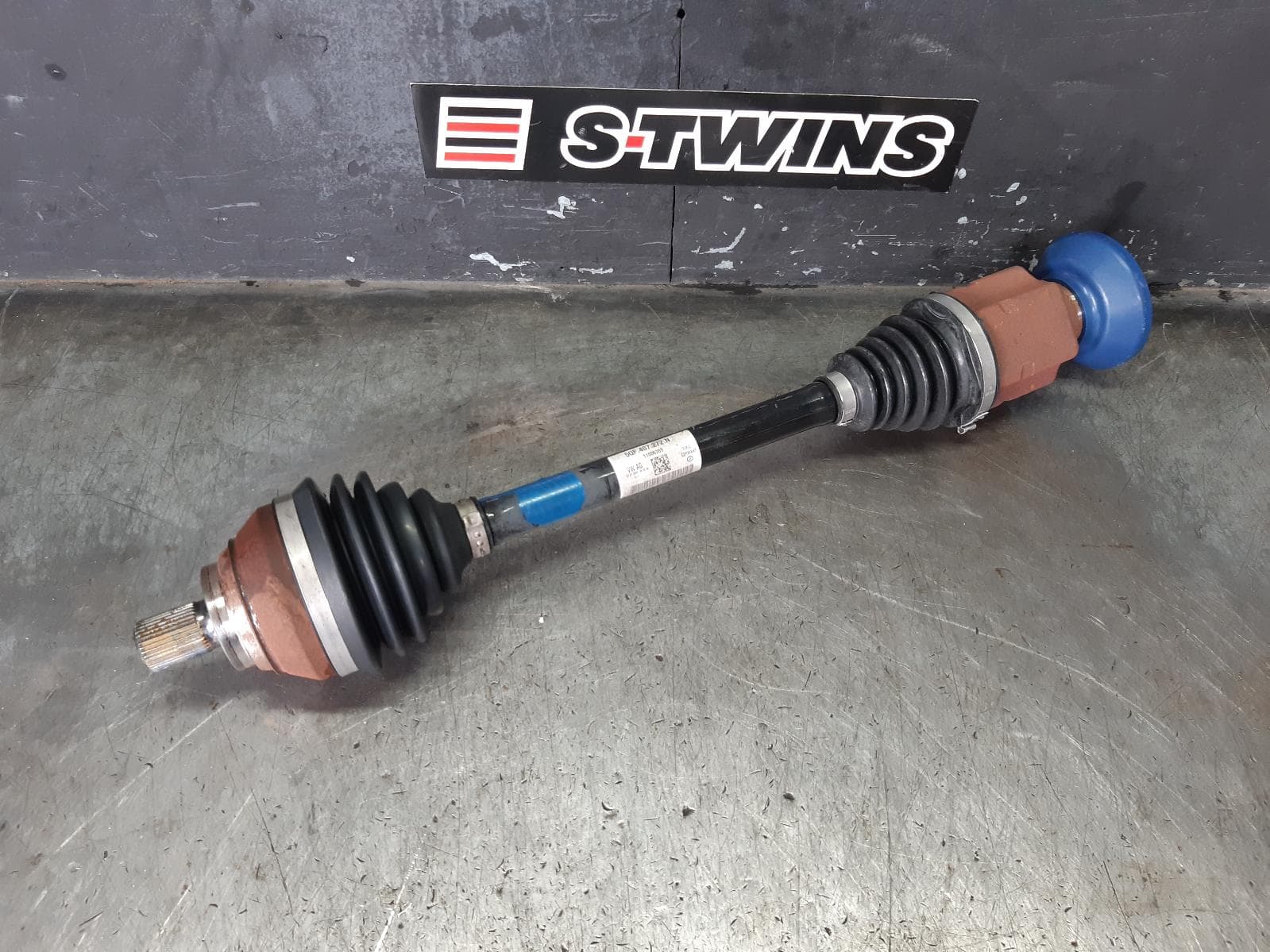 Used auto part listing image: 2020 VOLKSWAGEN TIGUAN RIGHT DRIVESHAFT FRONT, AWD, 162TSI, 5NA, 06/16-02/24 0000371139