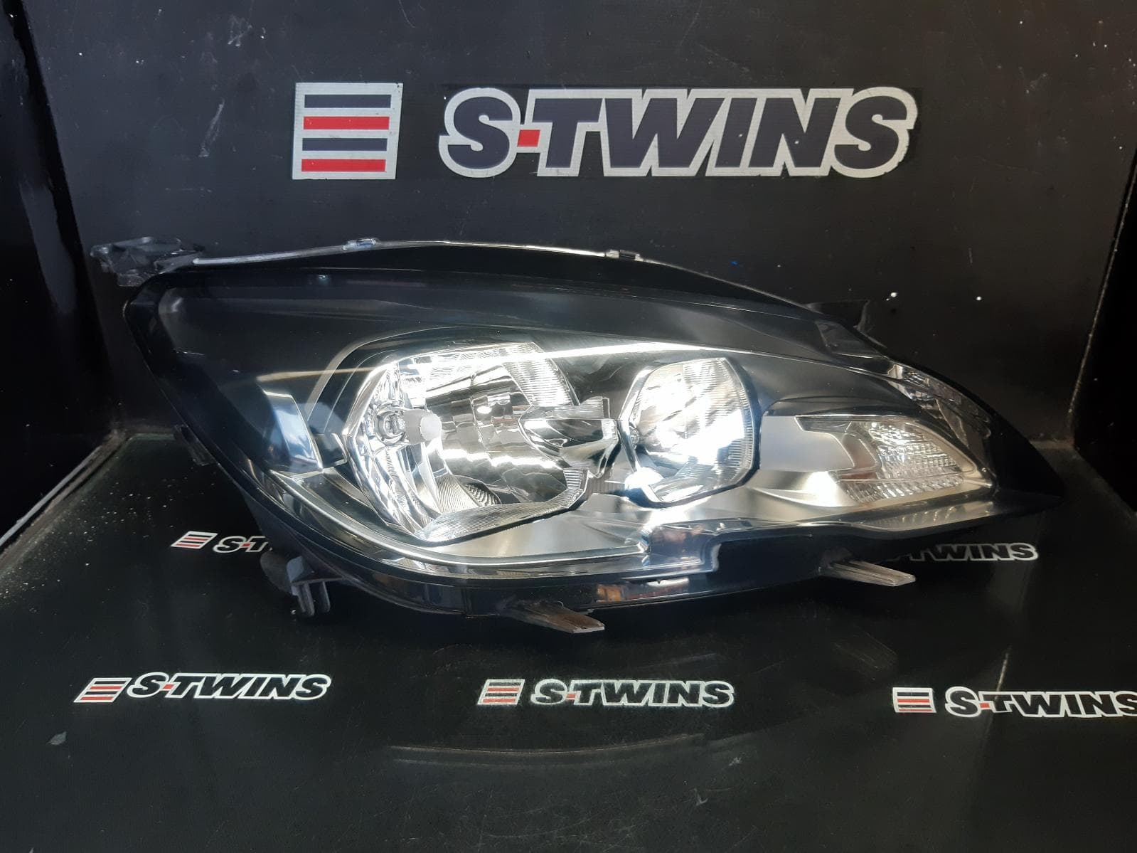 Used auto part listing image: 2015 PEUGEOT 308 RIGHT HEADLAMP T9, HALOGEN TYPE, 10/14-06/17 0000371121
