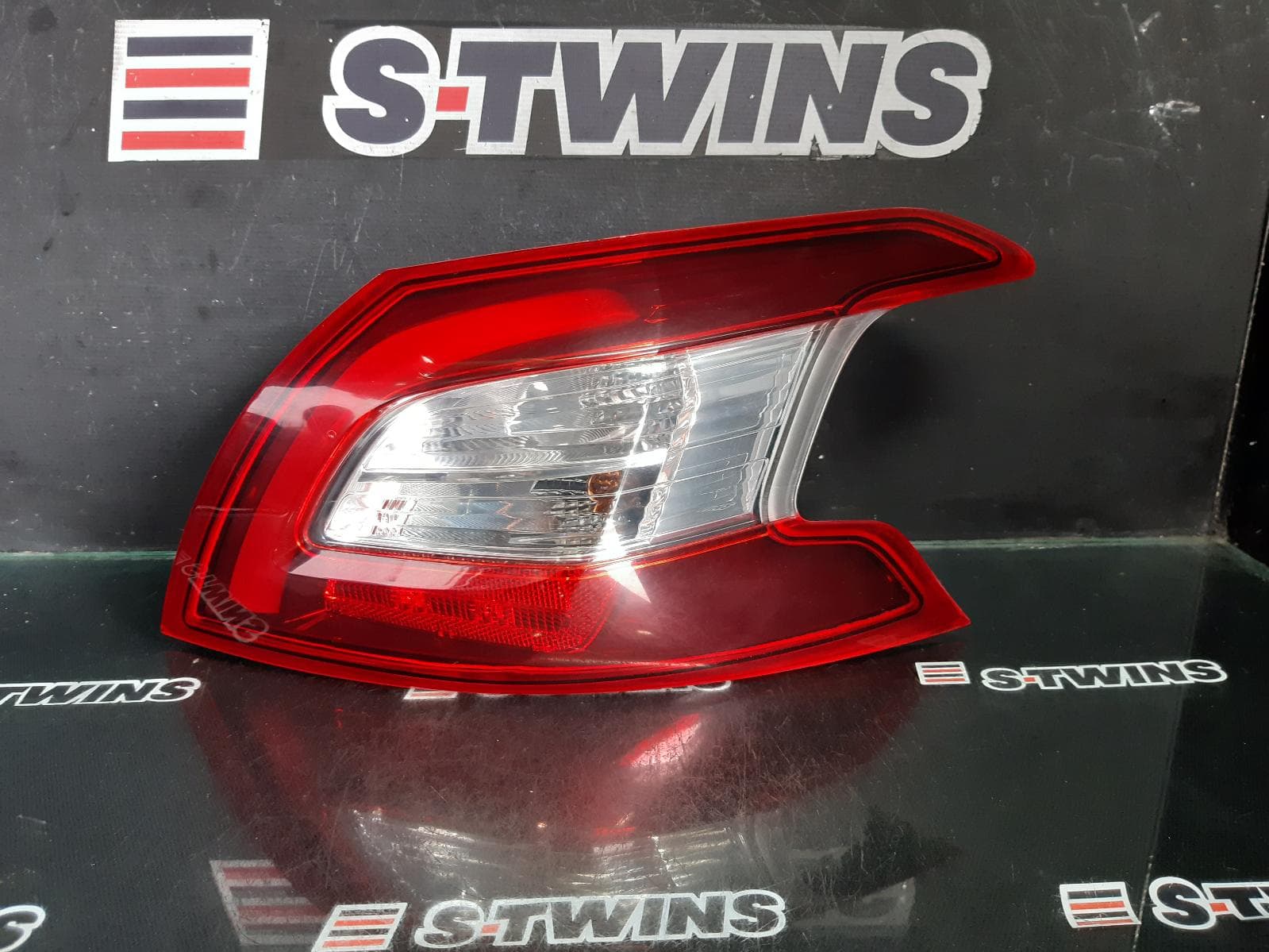 Used auto part listing image: 2015 PEUGEOT 308 RIGHT TAILLIGHT T9, HATCH, 10/14-06/17 0000371124