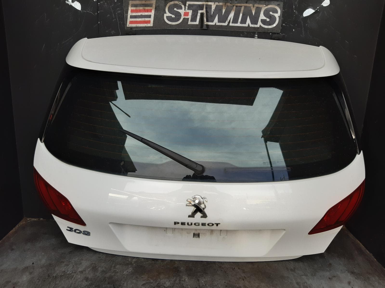 Used auto part listing image: 2015 PEUGEOT 308 BOOTLID TAILGATE TAILGATE, T9, HATCH, 10/14-01/21 0000371046