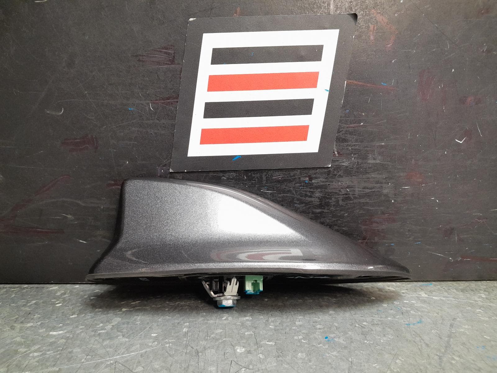 Used auto part listing image: 2016 TOYOTA RAV4 ANTENNA XA40, SHARK FIN TYPE, 10/15-12/18 0000370839
