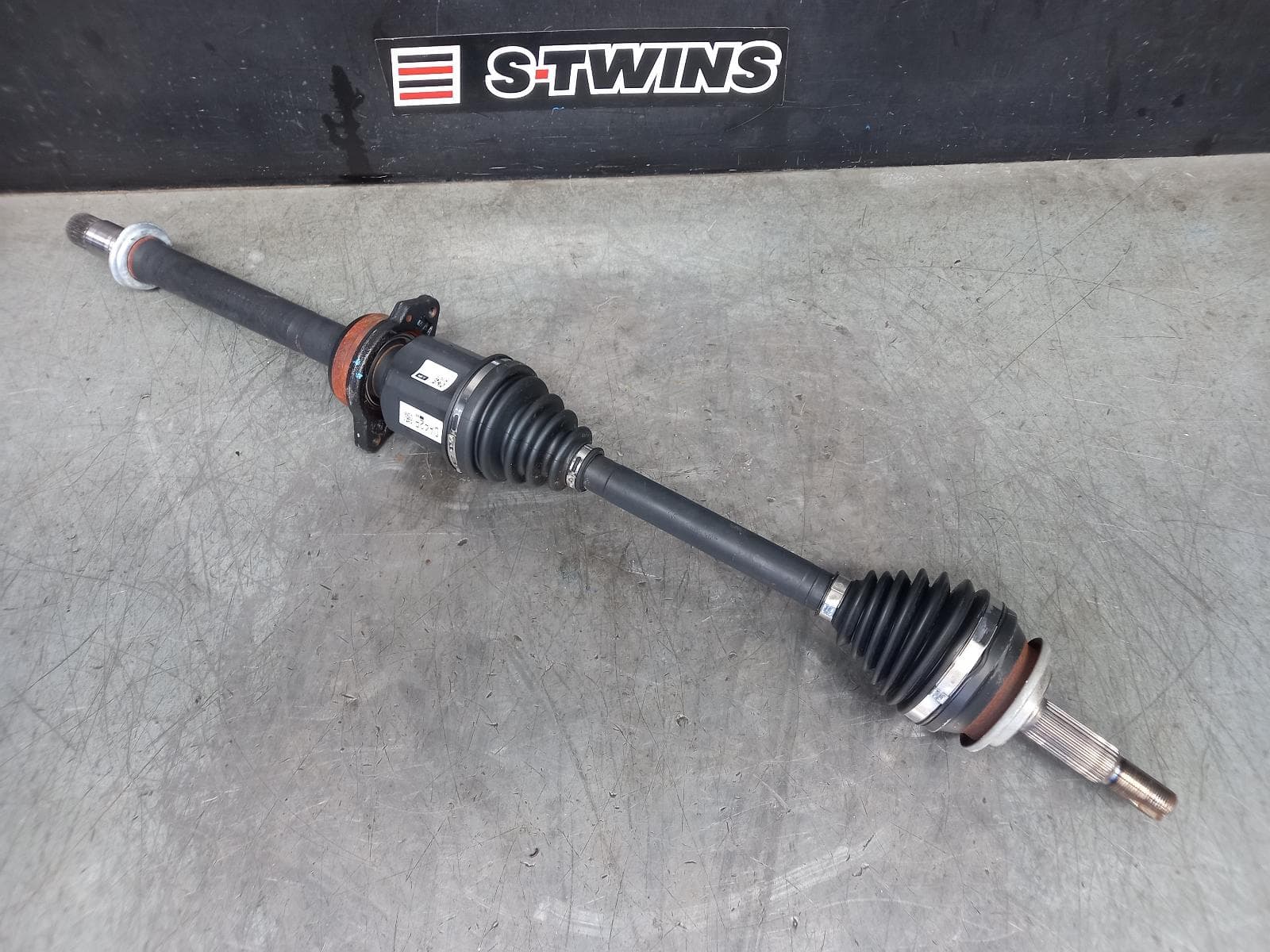 Used auto part listing image: 2016 TOYOTA RAV4 RIGHT DRIVESHAFT FRONT, AUTO T/M, PETROL, 2.0, ZSA42R, 12/12-12/18 0000370843
