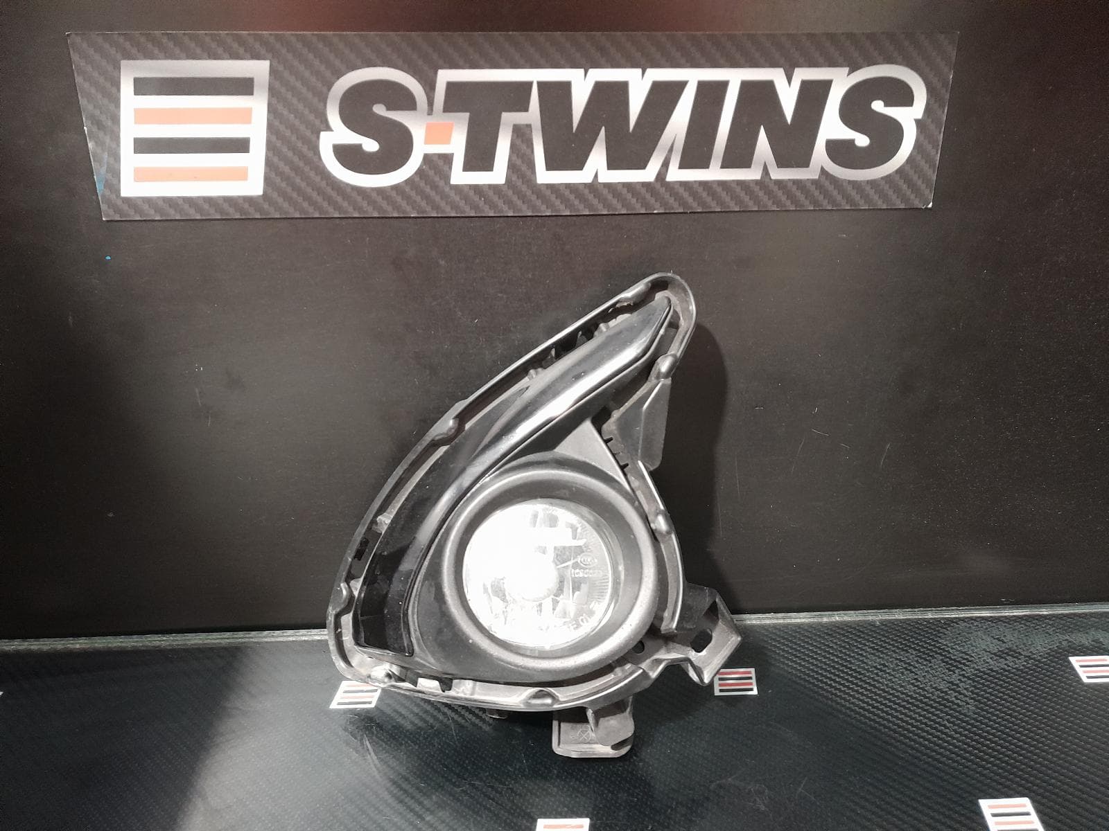 Used auto part listing image: 2016 MAZDA 2 RIGHT INDICATOR FOG SIDE BUMPER FOGLAMP, HALOGEN TYPE, DJ/DL, 09/14-03/17 0000184089