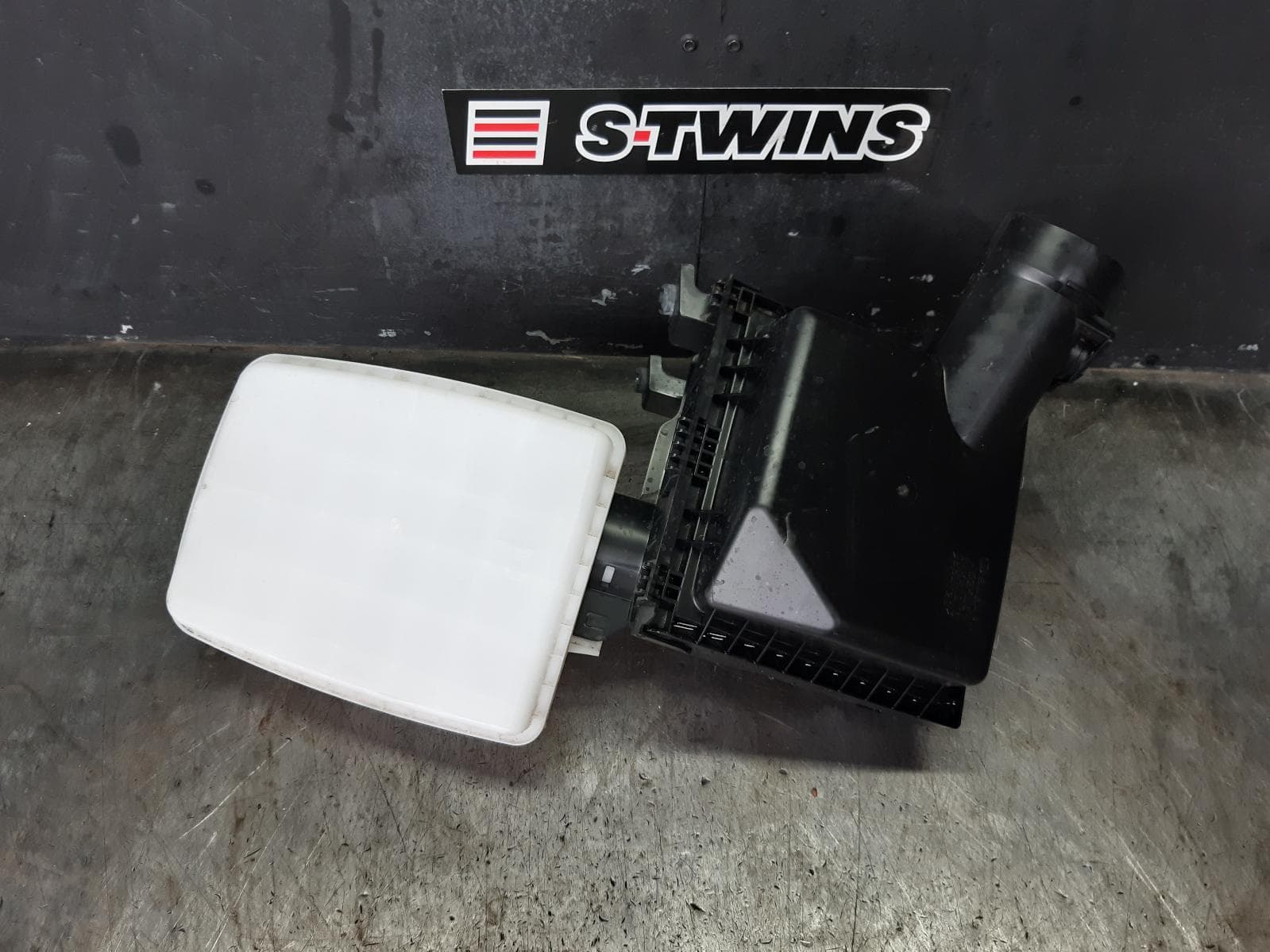 Used auto part listing image: 2024 SUBARU CROSSTREK AIR CLEANER BOX G6X, AIR CLEANER, PETROL, 2.0, FB20D, 10/22- 0000371631