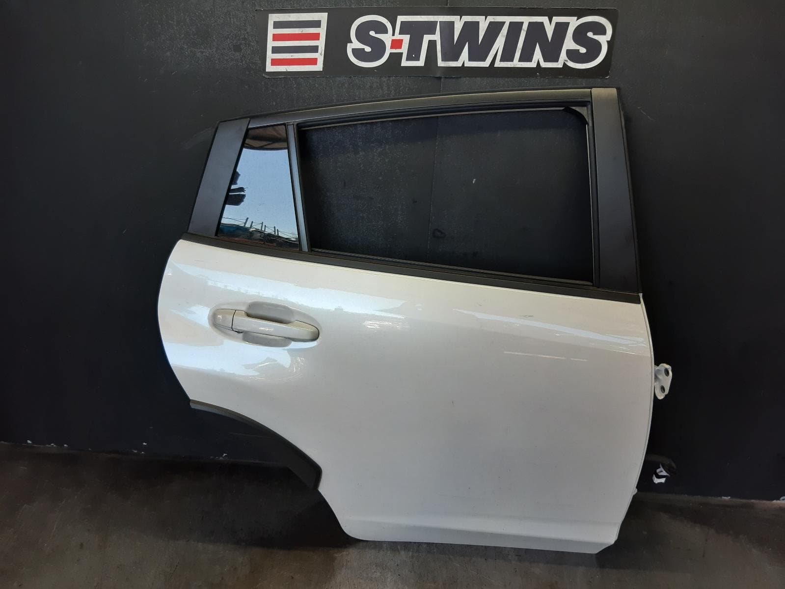 Used auto part listing image: 2024 SUBARU CROSSTREK RIGHT REAR DOOR SLIDING G6X, 10/22- 0000371476