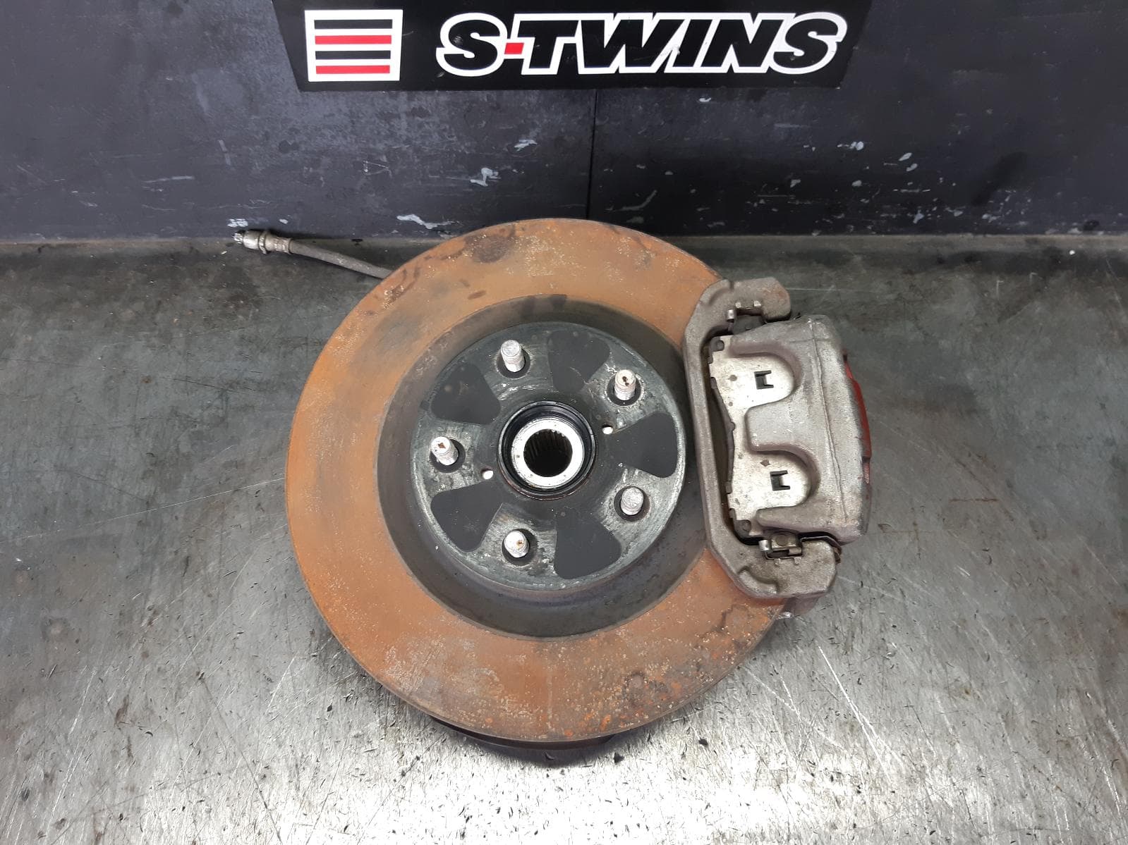 Used auto part listing image: 2024 SUBARU CROSSTREK LEFT FRONT HUB ASSEMBLY G6X, 10/22- 0000371642