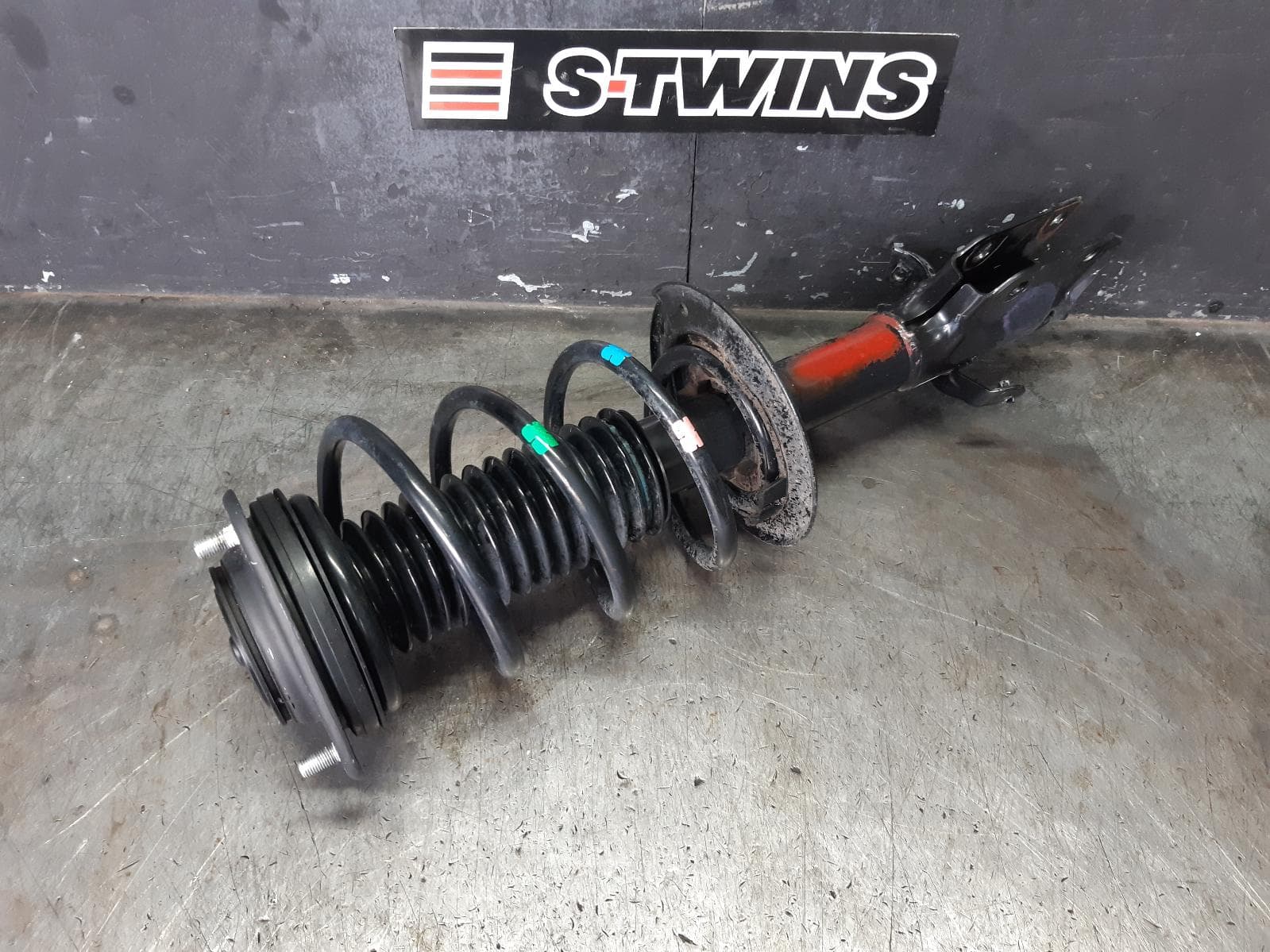 Used auto part listing image: 2024 SUBARU CROSSTREK LEFT FRONT STRUT G6X, 10/22- 0000371643