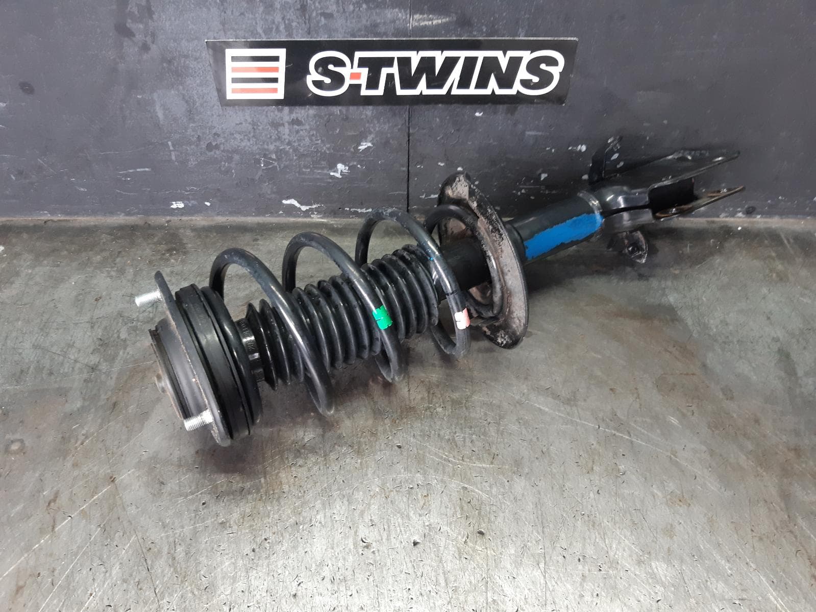 Used auto part listing image: 2024 SUBARU CROSSTREK RIGHT FRONT STRUT G6X, 10/22- 0000371640