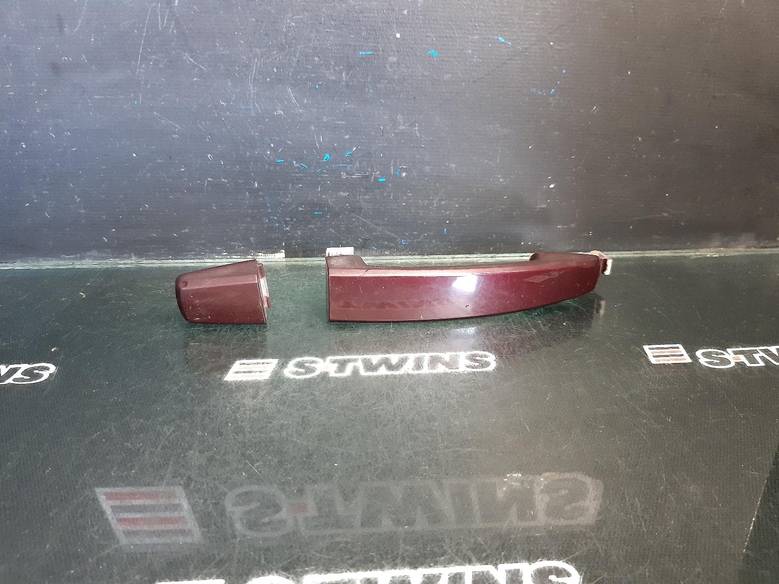 Used auto part listing image: 2013 HOLDEN CAPTIVA DOOR HANDLE OUTER, LH FRONT, CG, PRIMED, CAPTIVA 7 (4TH VIN = C), NON KEYLESS ENTRY TYPE, 11/09-12/13 0000370880