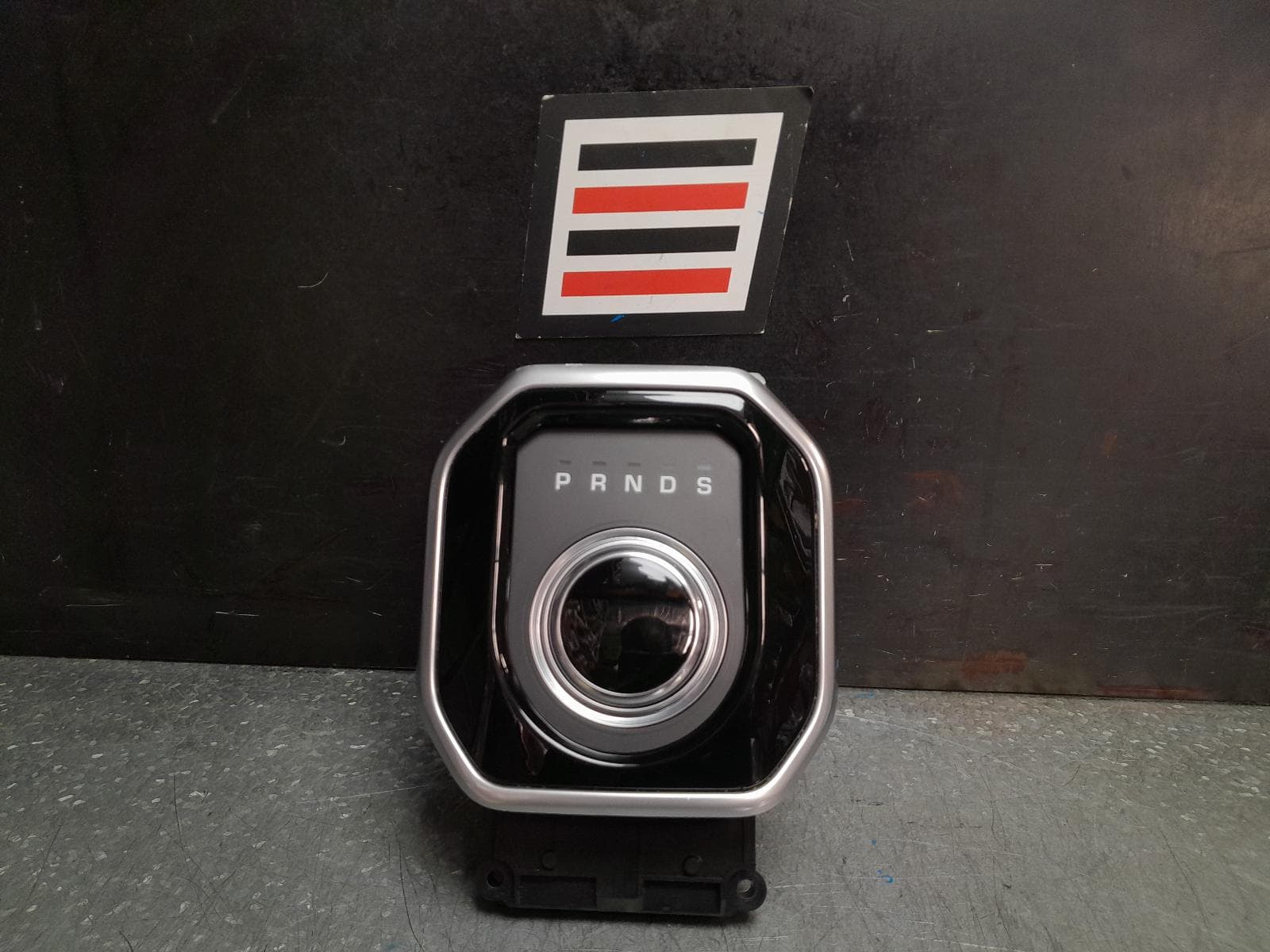 Used auto part listing image: 2017 LAND ROVER RANGE ROVER EVOQUE GEAR STICK SHIFTER L538, AUTO, GEAR SHIFT ASSY, DIAL SHIFTER TYPE, 12/14-01/19 0000371545
