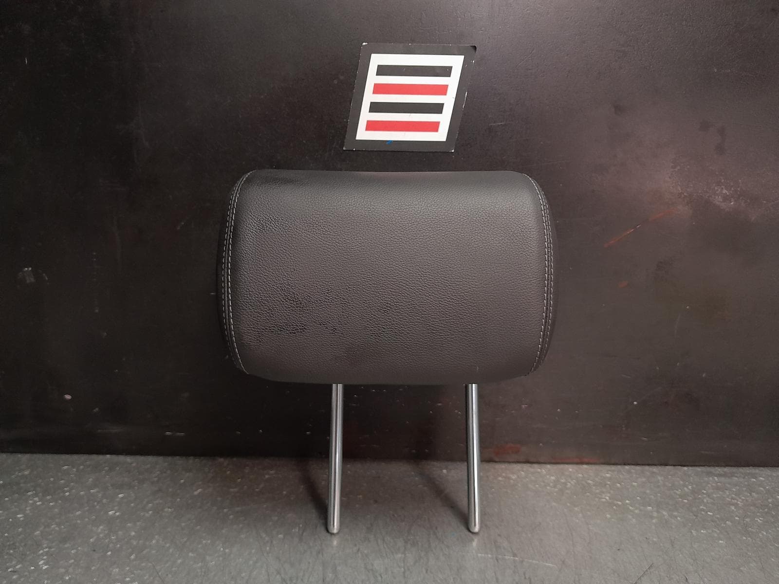 Used auto part listing image: 2017 LAND ROVER RANGE ROVER EVOQUE HEADREST RH REAR, 5DR WAGON, LEATHER, BLACK, L538, 11/11-01/19 0000371563
