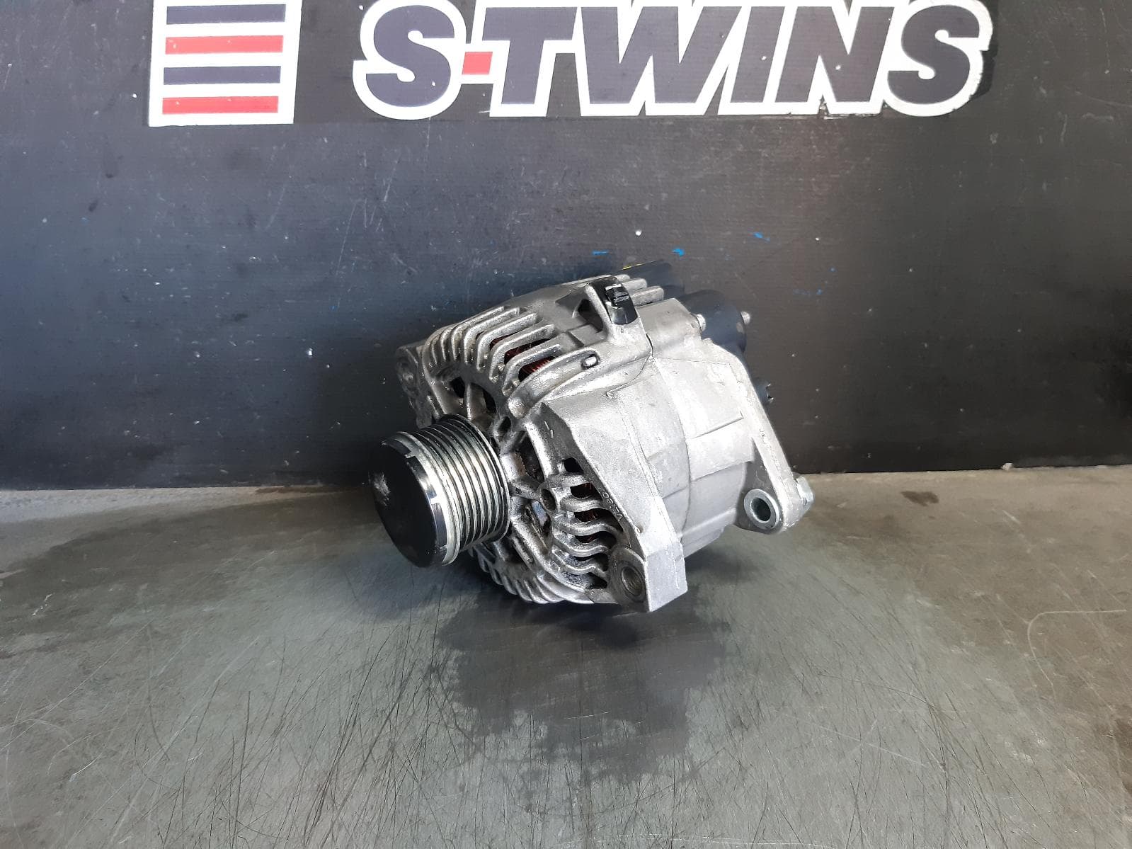 Used auto part listing image: 2013 HYUNDAI I45 ALTERNATOR PETROL, VALEO 110AMP, P/N 373002G400, YF, 02/10-04/14 0000371856
