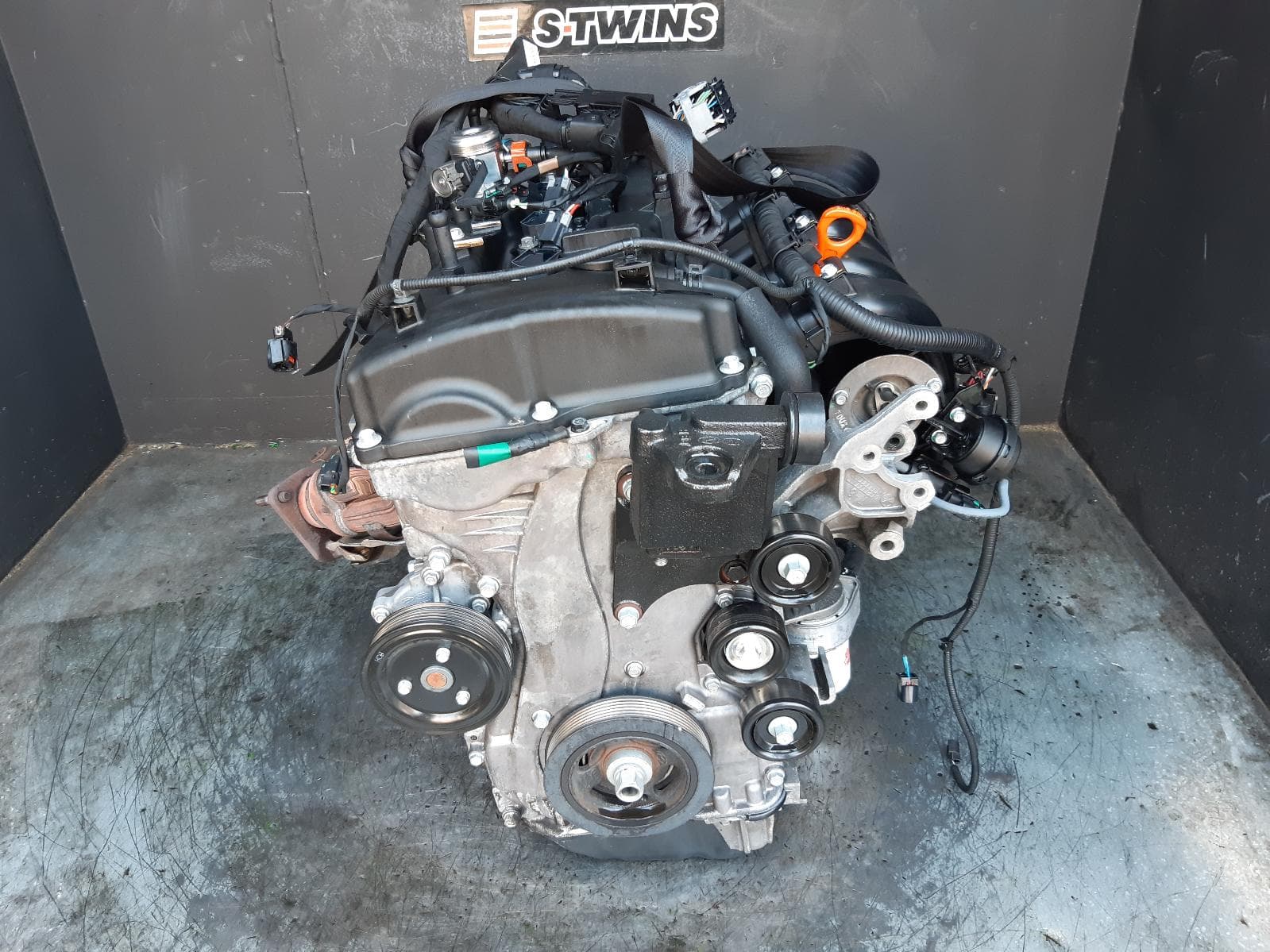 Used auto part listing image: 2013 HYUNDAI I45 ENGINE PETROL, 2.4, G4KJ (BOLT ON CAST ENG MOUNT BRACKET TYPE), YF, 02/10-04/14 0000371761
