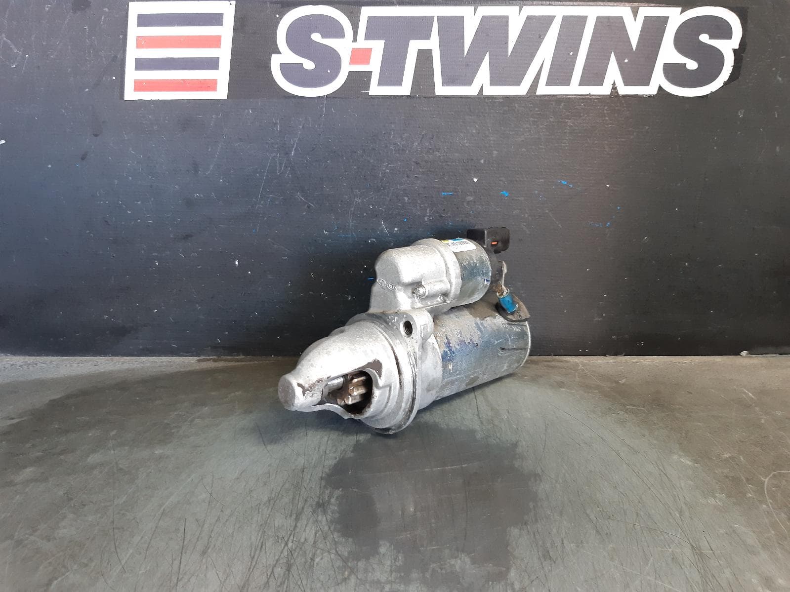 Used auto part listing image: 2013 HYUNDAI I45 STARTER PETROL, 2.4, G4KJ, YF, 02/10-04/14 0000371858