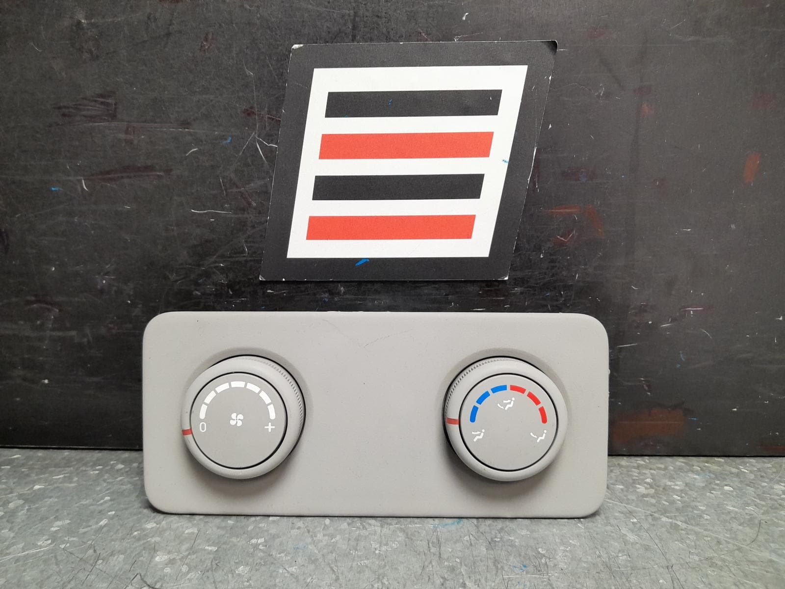 Used auto part listing image: 2019 HYUNDAI ILOAD/IMAX HEATER AC CONTROLS TQ, IMAX, REAR, 09/15-03/21 0000369245