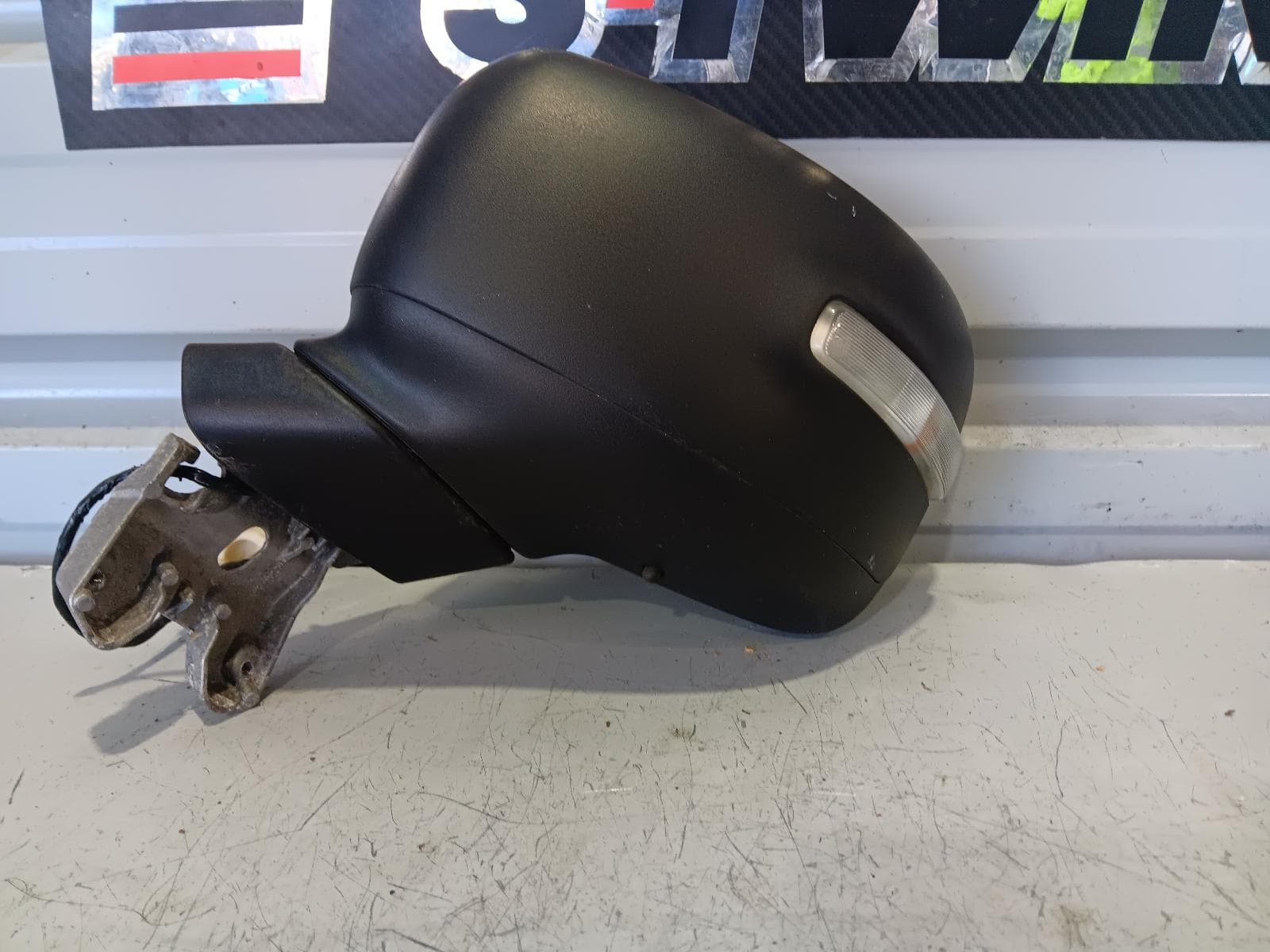Used auto part listing image: 2016 JEEP RENEGADE LEFT DOOR MIRROR BU, SPORT, MAN FOLDING TYPE, BLACK, 09/15-01/20 0000354233