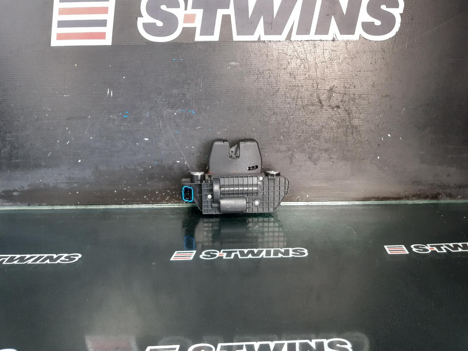 Used auto part listing image: 2012 CITROEN C4 DOOR BOOT GATE LOCK TAILGATE LOCK, B7, 10/11-12/18 0000268601