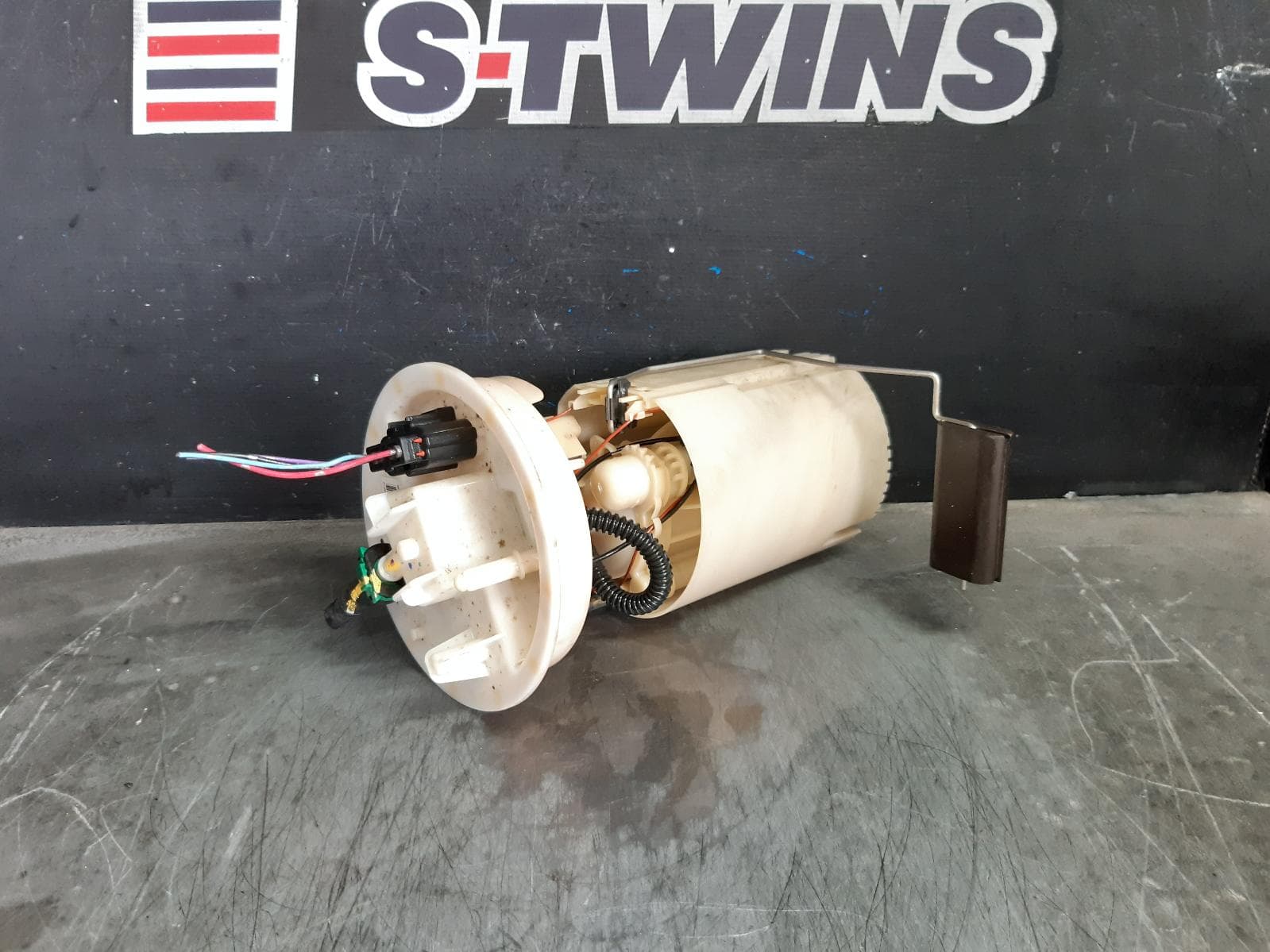 Used auto part listing image: 2012 MAZDA 3 FUEL PUMP 2.0, LF DIRECT INJECTION PETROL, SINGLE OUTLET TYPE, BL, 04/09-10/13 0000371658