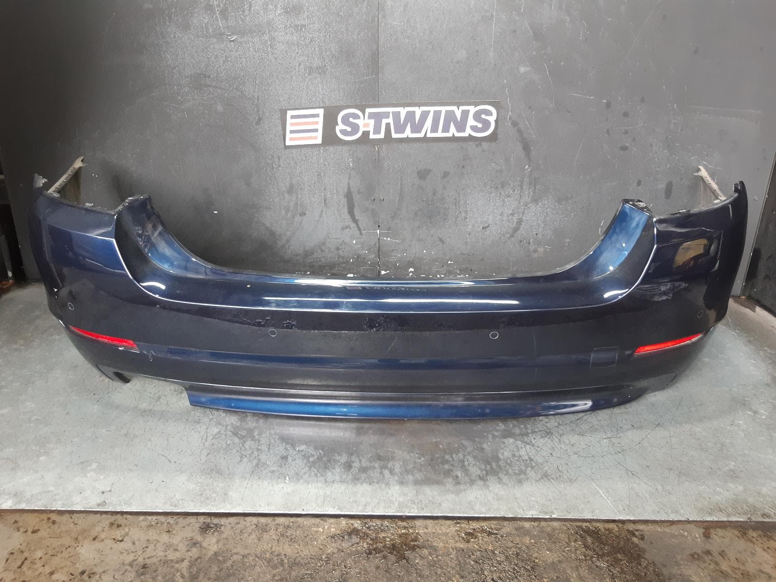 Used auto part listing image: 2011 BMW 5 SERIES REAR BUMPER F10, SEDAN, 520i/520d/528i, 05/10-06/13 0000240347