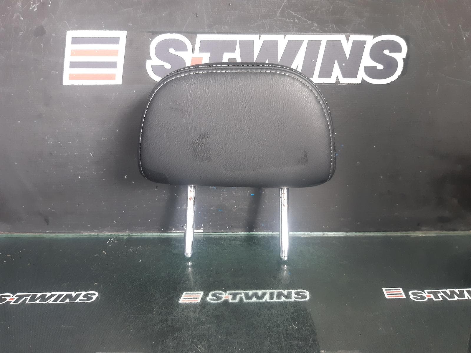 Used auto part listing image: 2019 NISSAN XTRAIL HEADREST RH REAR 2ND ROW, LEATHER, T32, 02/14-07/22 0000321943
