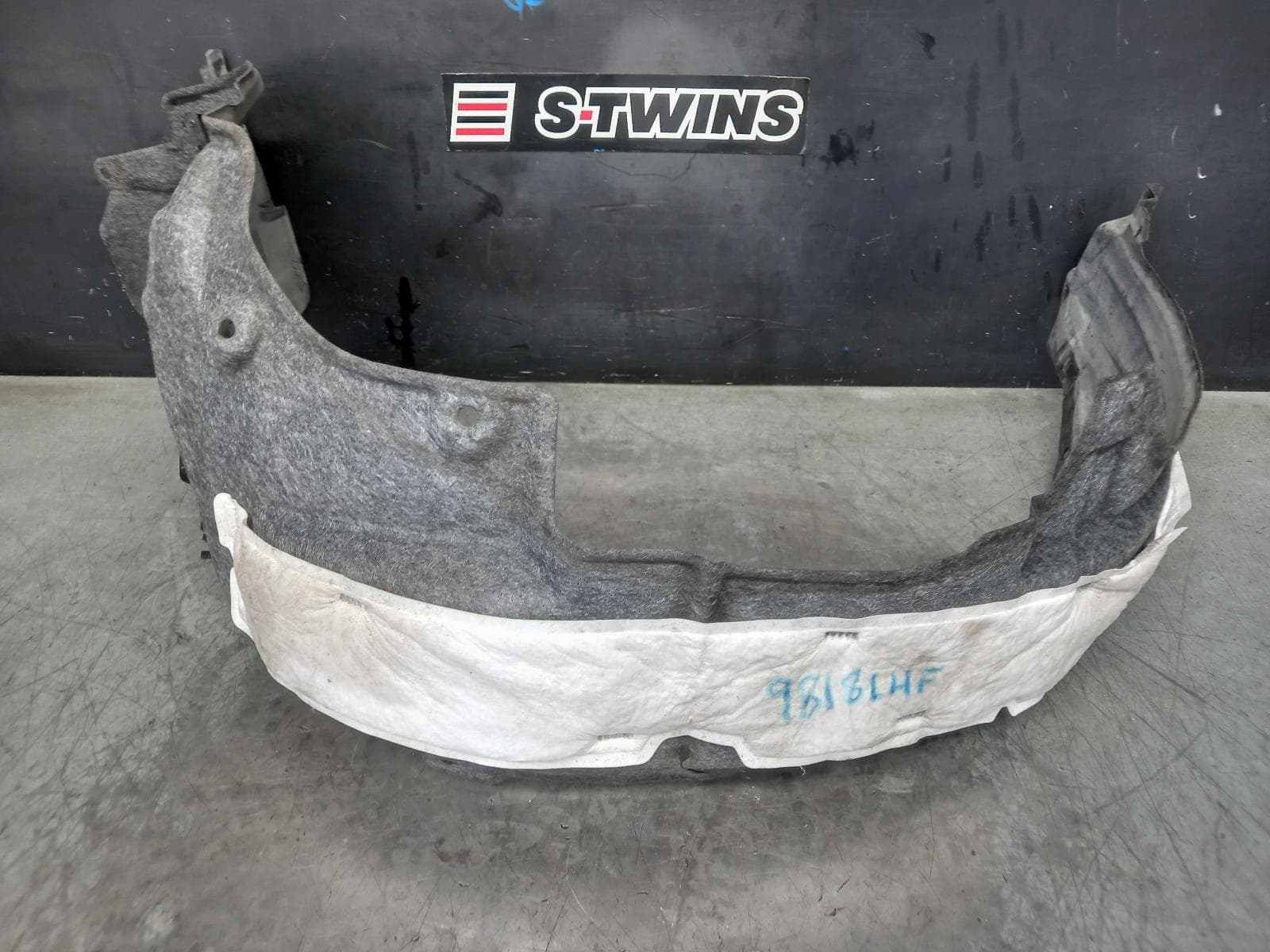 Used auto part listing image: 2016 TOYOTA RAV4 LEFT GUARD LINER XA40, 12/12-12/18 0000370835