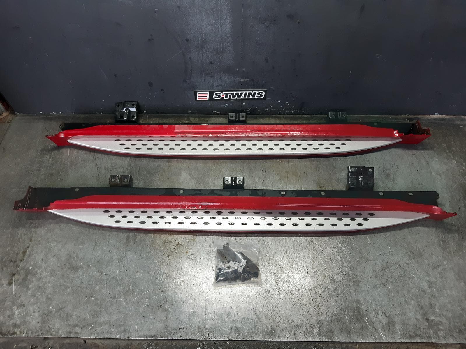 Used auto part listing image: 2016 HOLDEN CAPTIVA SIDE STEP SKIRT CG, SIDE STEP, ASSY (LH AND RH), 01/14-06/18 0000372129
