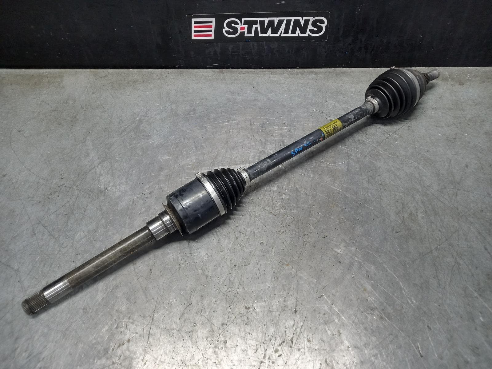 Used auto part listing image: 2011 MERCEDES M CLASS RIGHT DRIVESHAFT FRONT, W164, 09/05-12/11 0000372105