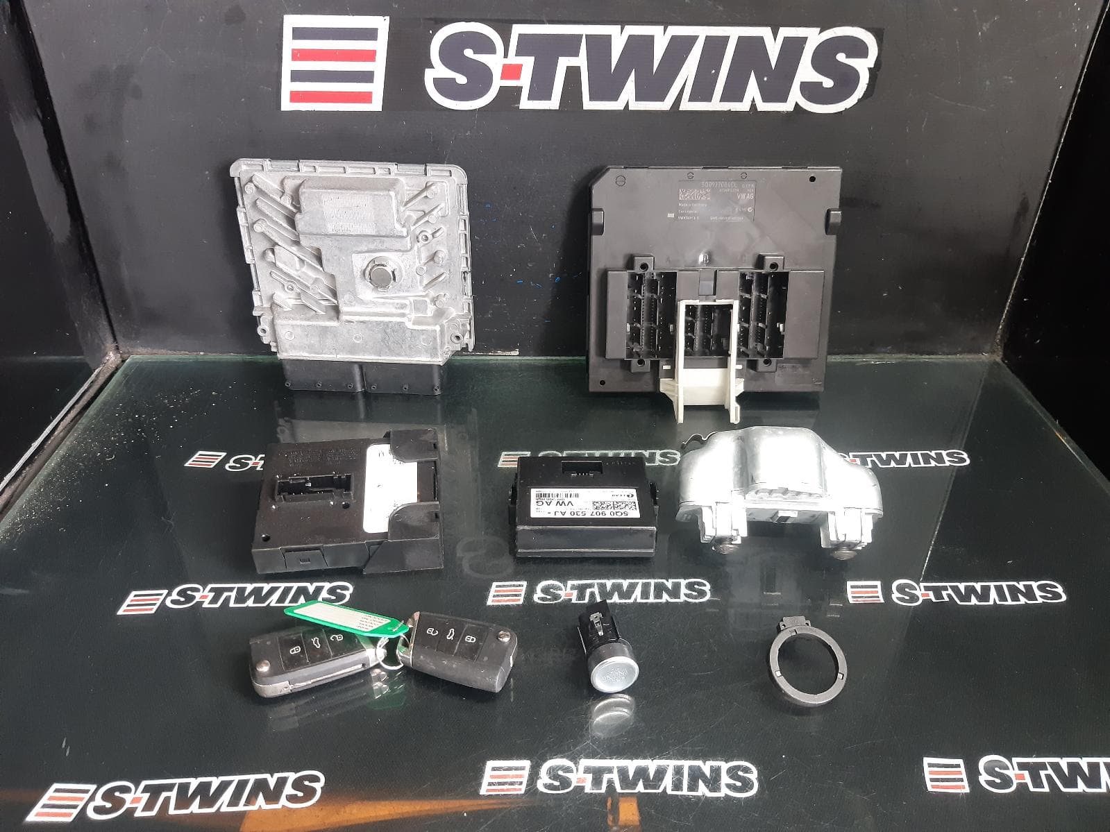 Used auto part listing image: 2017 VOLKSWAGEN GOLF ENGINE ECU, 2.0, PETROL, AUTO T/M, SEC SET (ECU/IMM/READER/KEY), GEN 7, 11/12-08/20 0000370489
