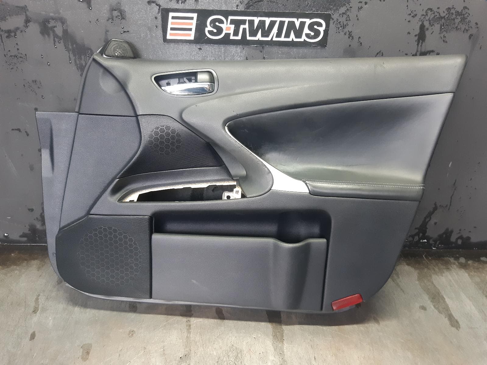 Used auto part listing image: 2008 LEXUS IS250/IS250C DOOR TRIM IS250/IS350, RH FRONT, LEATHER, BLACK, GSE20R/GSE21R, PRESTIGE/X, 11/05-06/13 0000372582