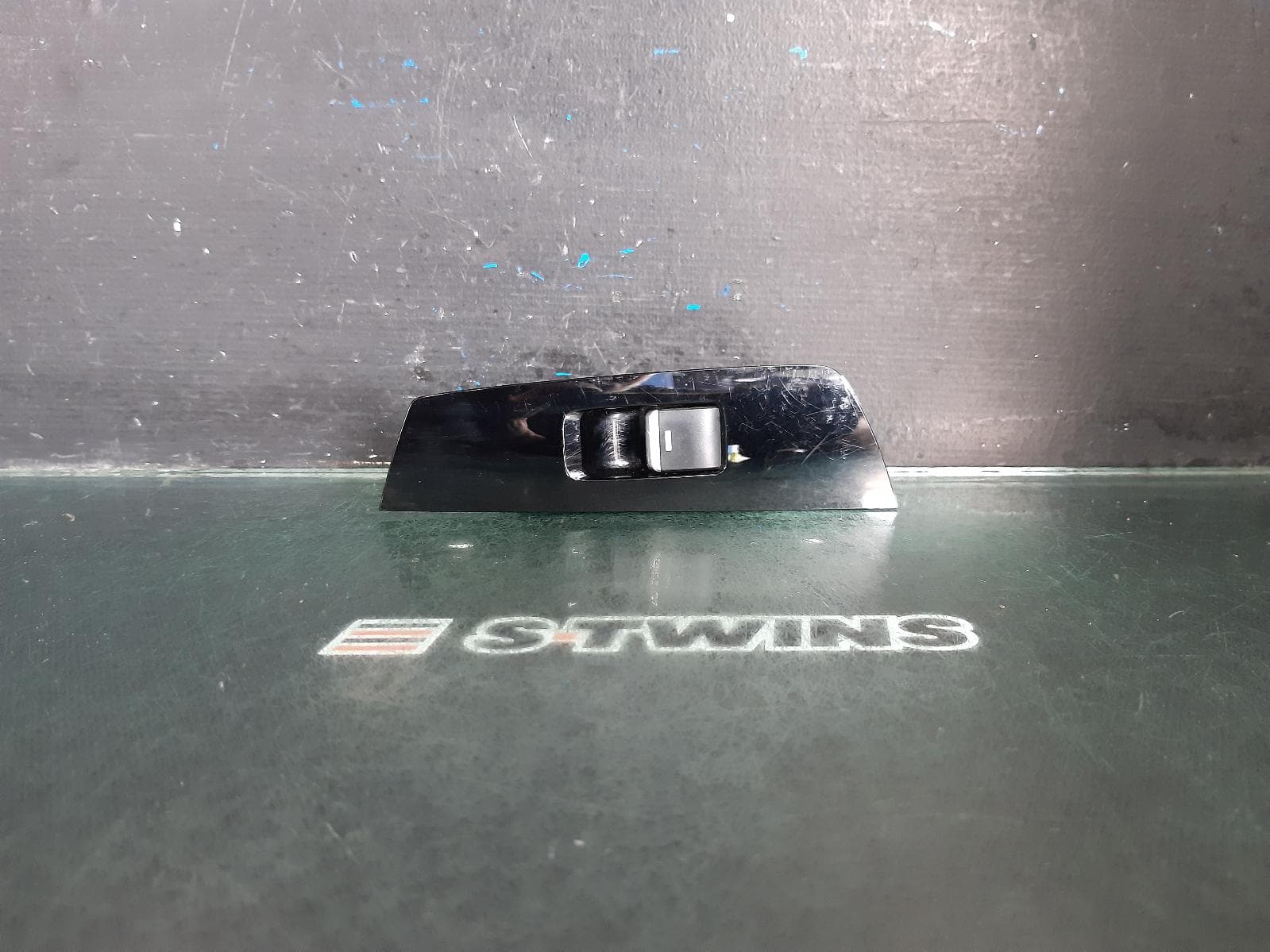 Used auto part listing image: 2016 MAZDA CX9 PWR DR WIND SWITCH LH REAR, TC, 07/16-12/24 0000371912