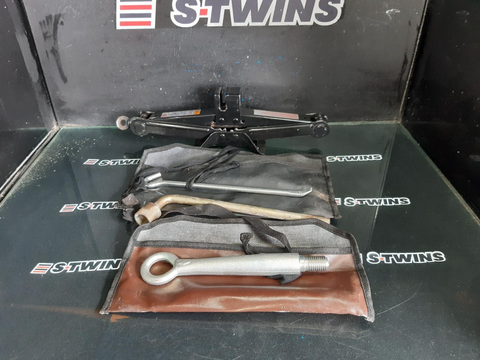 Used auto part listing image: 2016 MAZDA CX9 JACK TOOL KIT TC, 07/16-12/24 0000371925