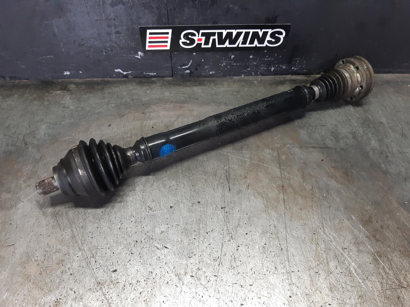 Used auto part listing image: 2010 VOLKSWAGEN JETTA RIGHT DRIVESHAFT AUTO, PETROL, 1.4, 1KM, 02/10-07/11 0000372074