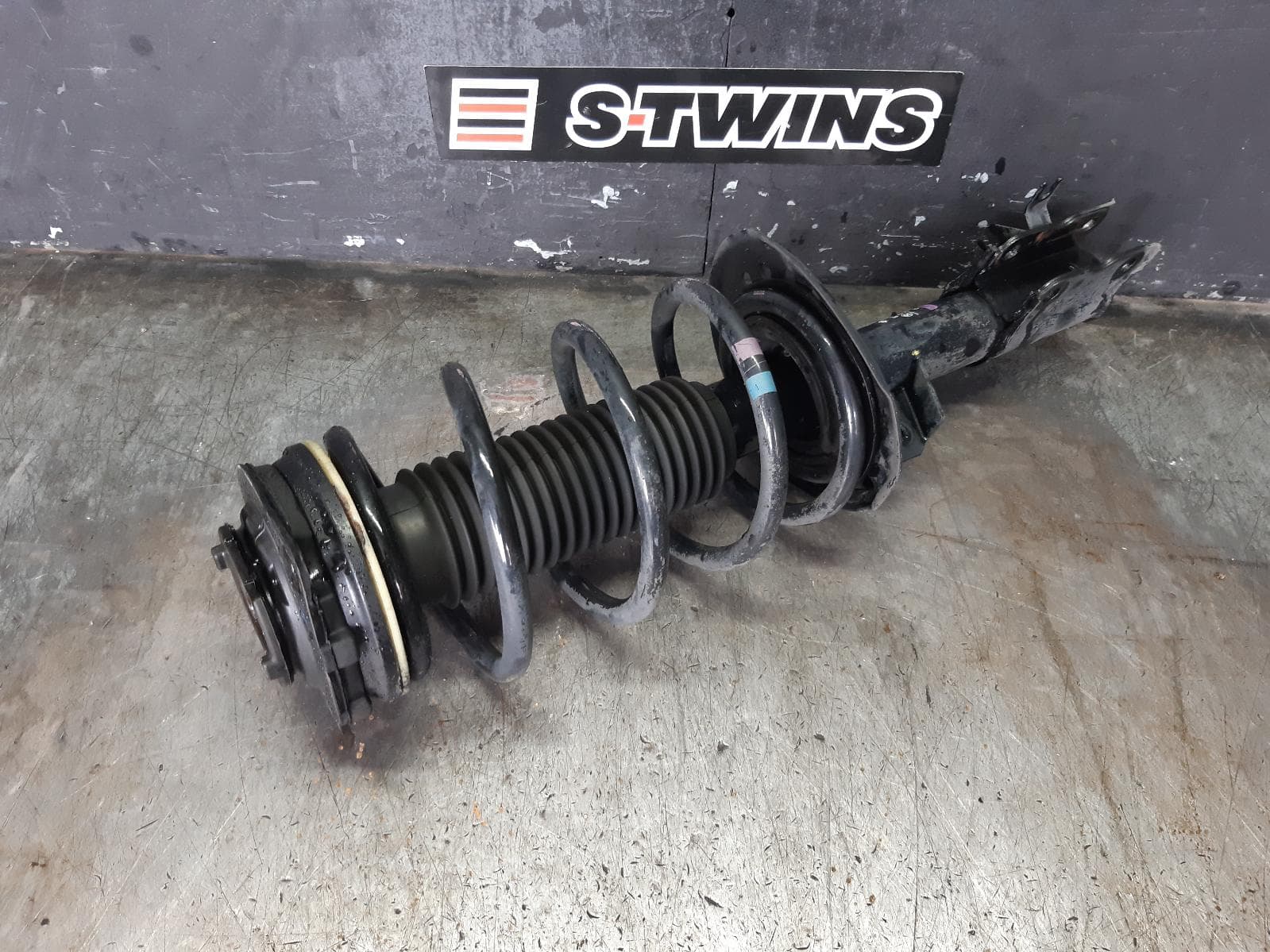 Used auto part listing image: 2011 NISSAN DUALIS RIGHT FRONT STRUT J10, 2WD TYPE, 10/07-05/14 0000372192