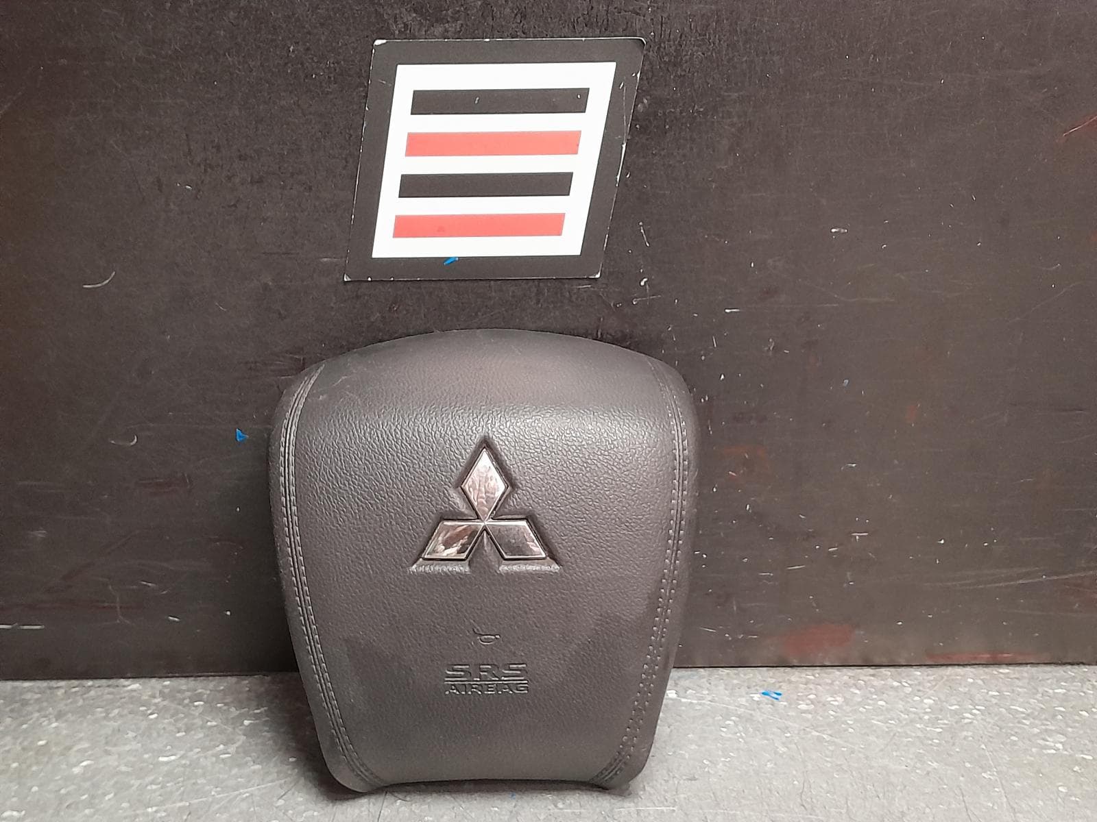 Used auto part listing image: 2017 MITSUBISHI TRITON RIGHT AIRBAG STEERING WHEEL, MQ, 4 SPOKE TYPE, 03/15-10/18 0000372256